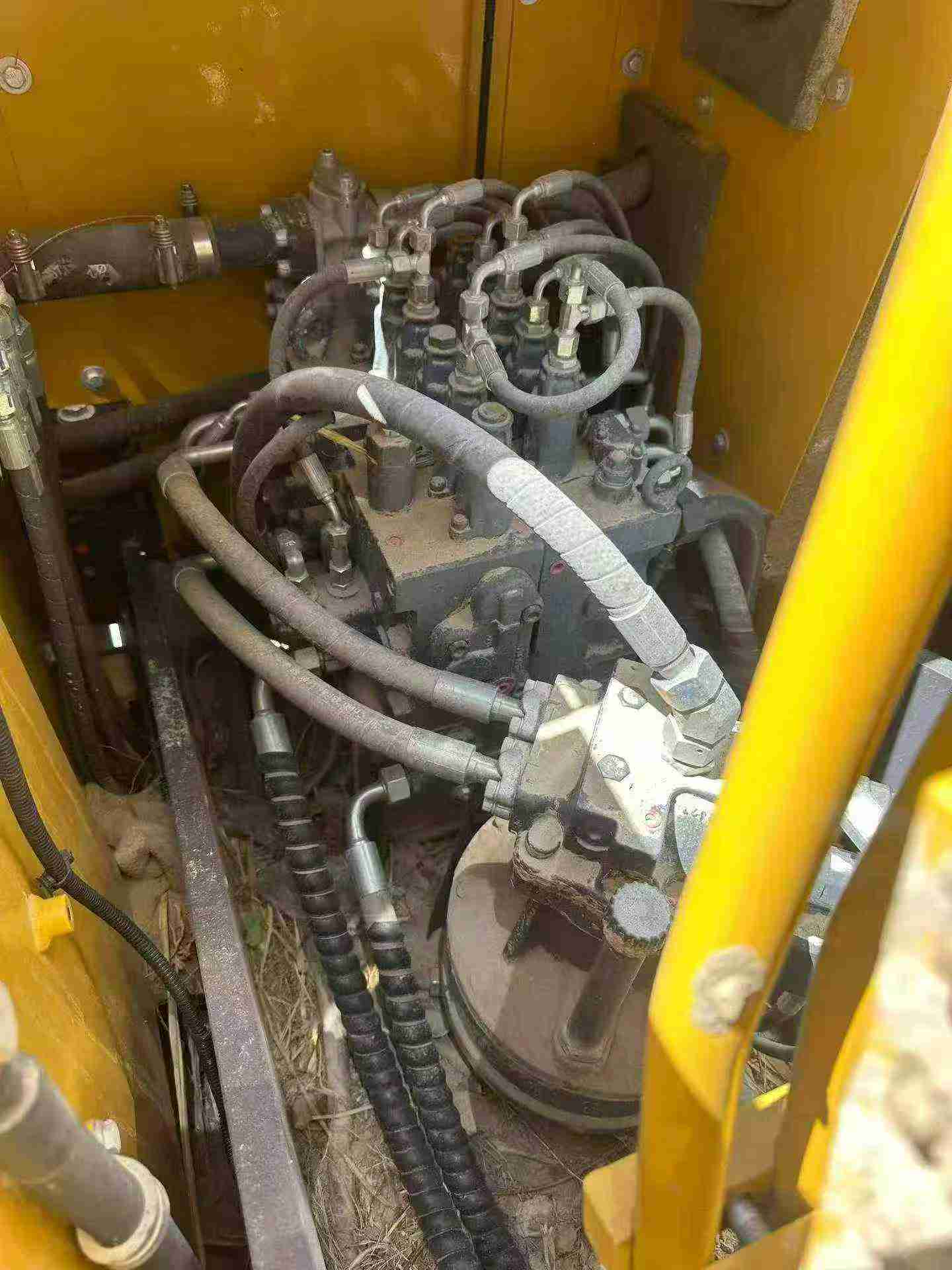 شراء حفارة XCMG XE155D مستعملة / 3