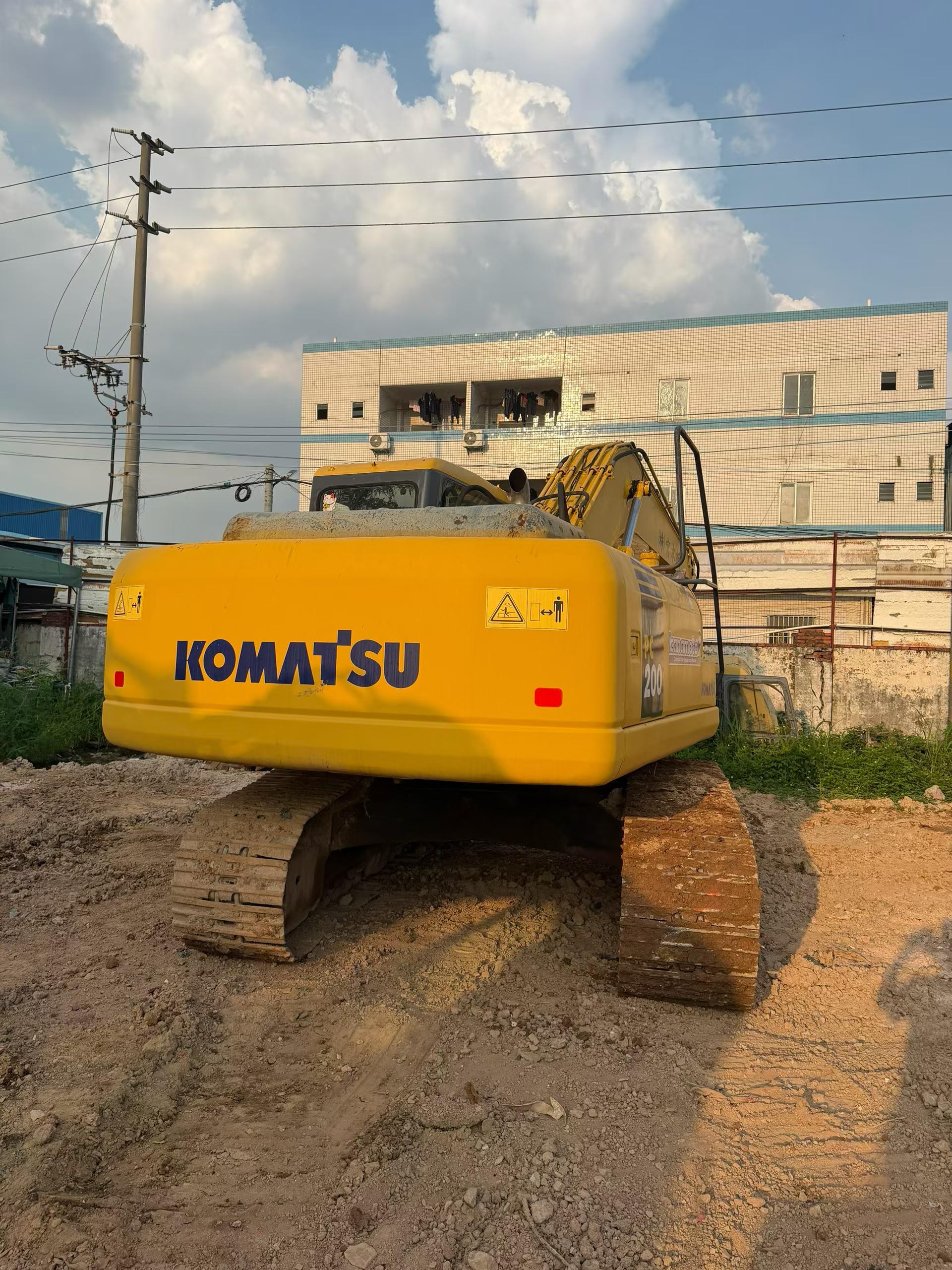 Buy Komatsu PC200-7 Used Excavator / 2