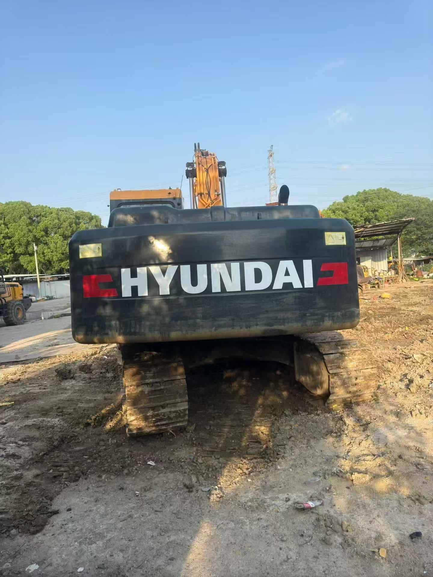 شراء حفارة Hyundai R215-7 مستعملة / 2