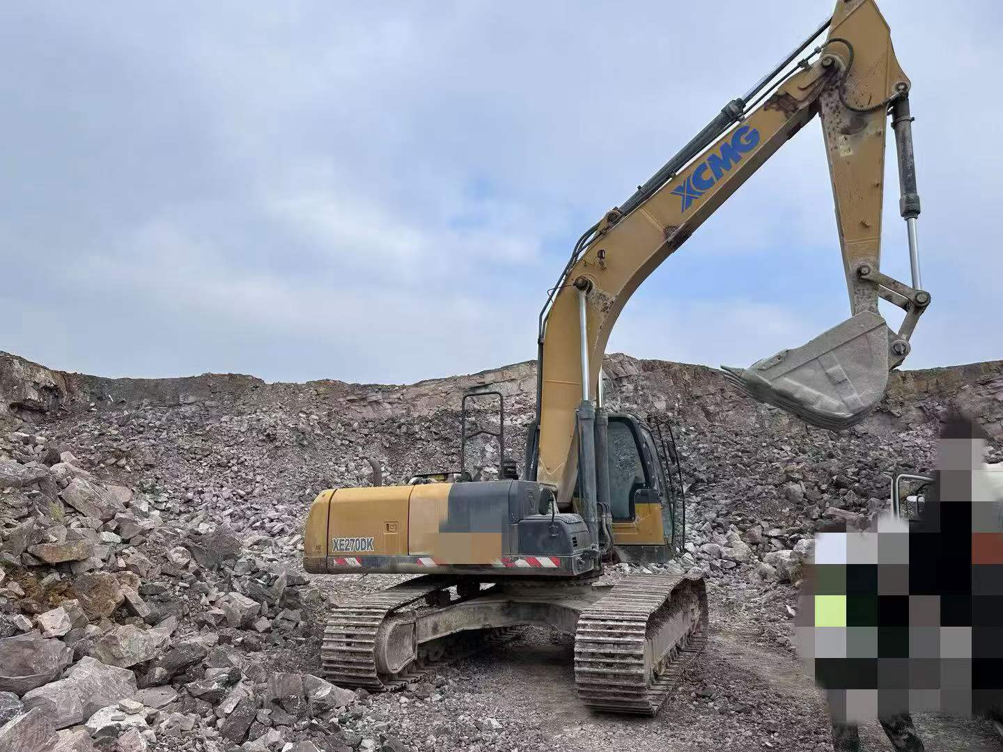 Buy XCMG XE270DK Used Excavator