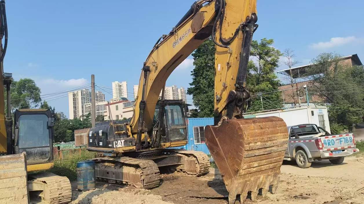 شراء حفارة Caterpillar 336E مستعملة / 2