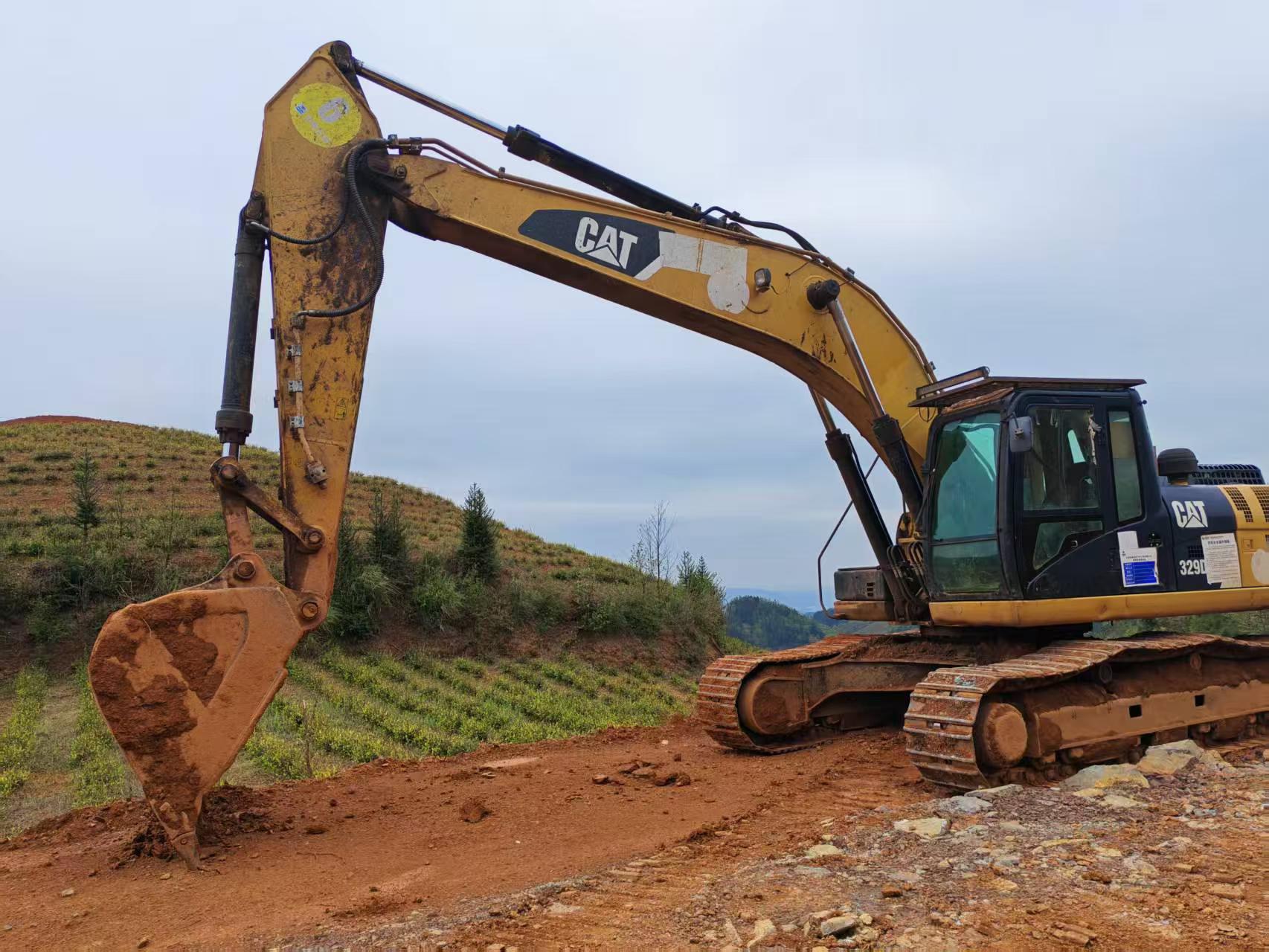 شراء حفارة Caterpillar 329DL مستعملة / 2