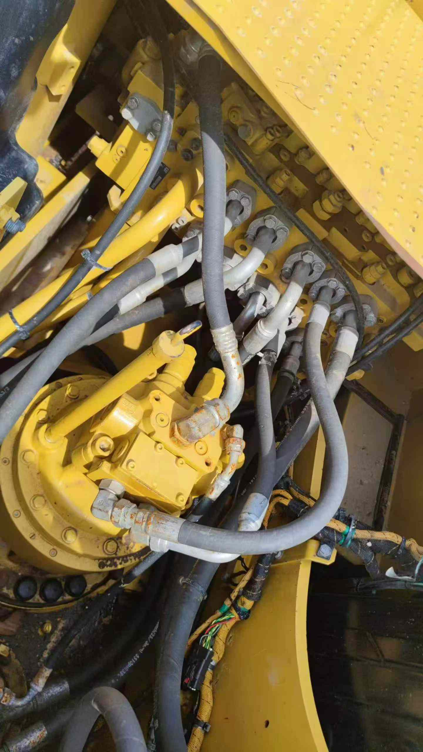 Buy Caterpillar 323 Used Excavator / 5