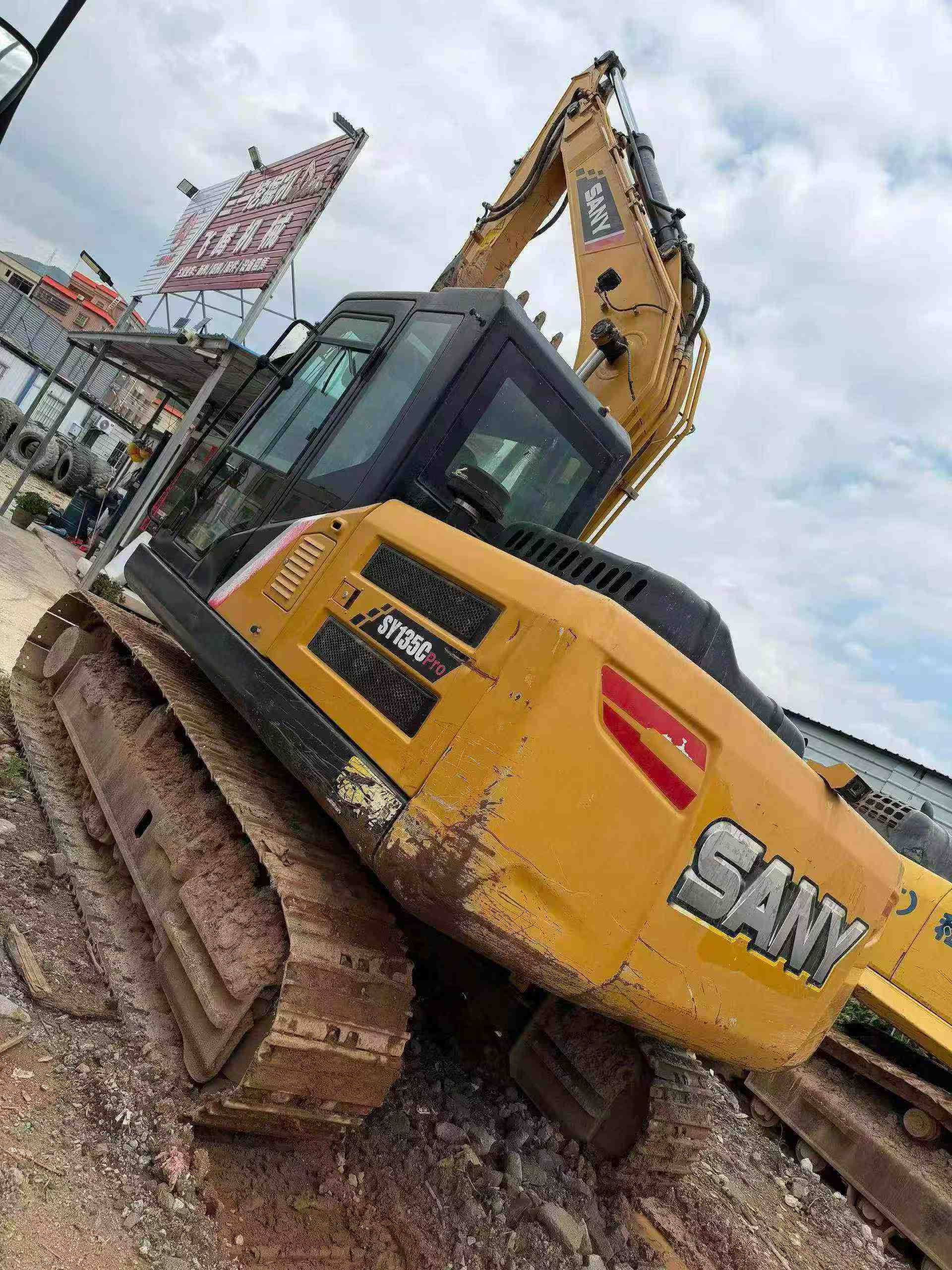 Buy Sany SY135 Used Excavator / 2