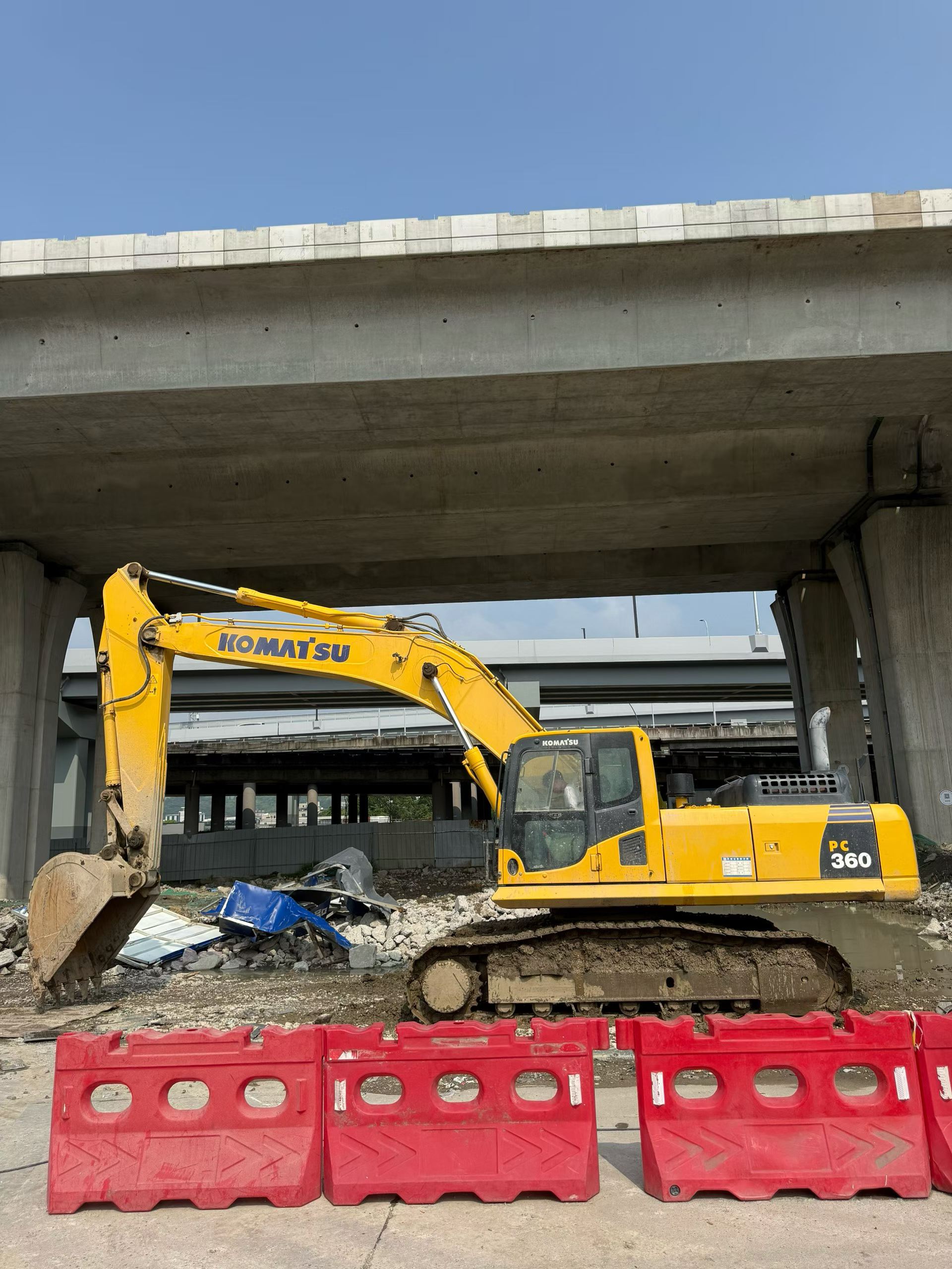 شراء حفارة Komatsu PC360-8M0 مستعملة / 2