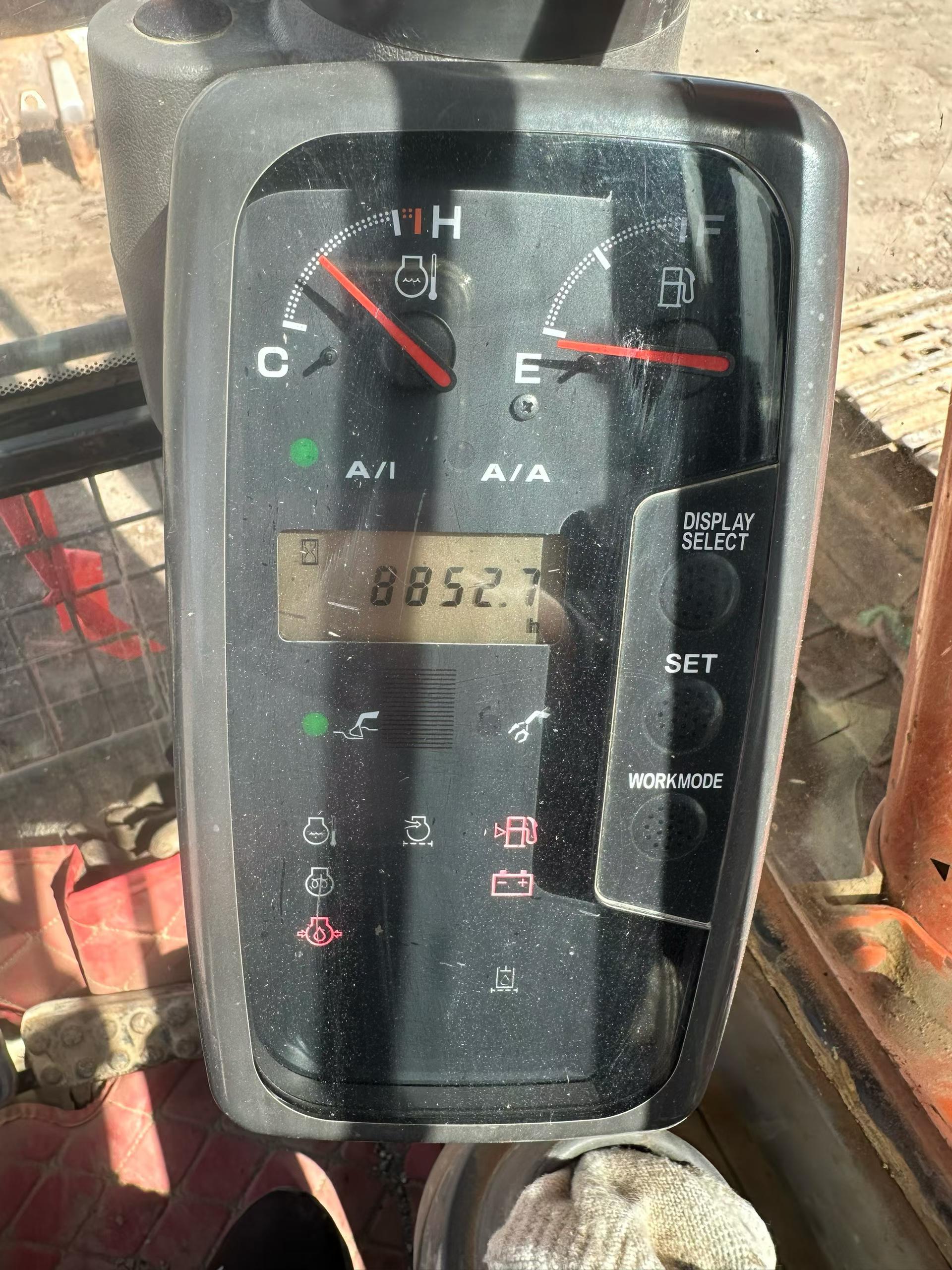 شراء حفارة Hitachi ZX260-3G مستعملة / 4