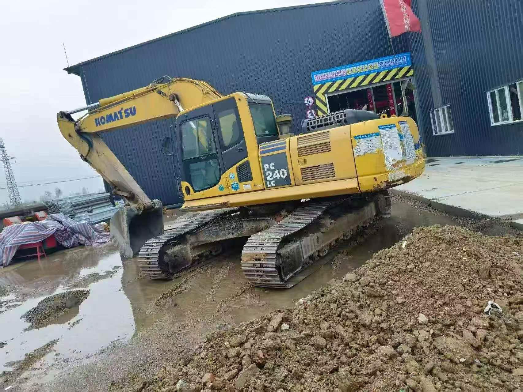 Buy Komatsu PC240-6 Used Excavator / 9