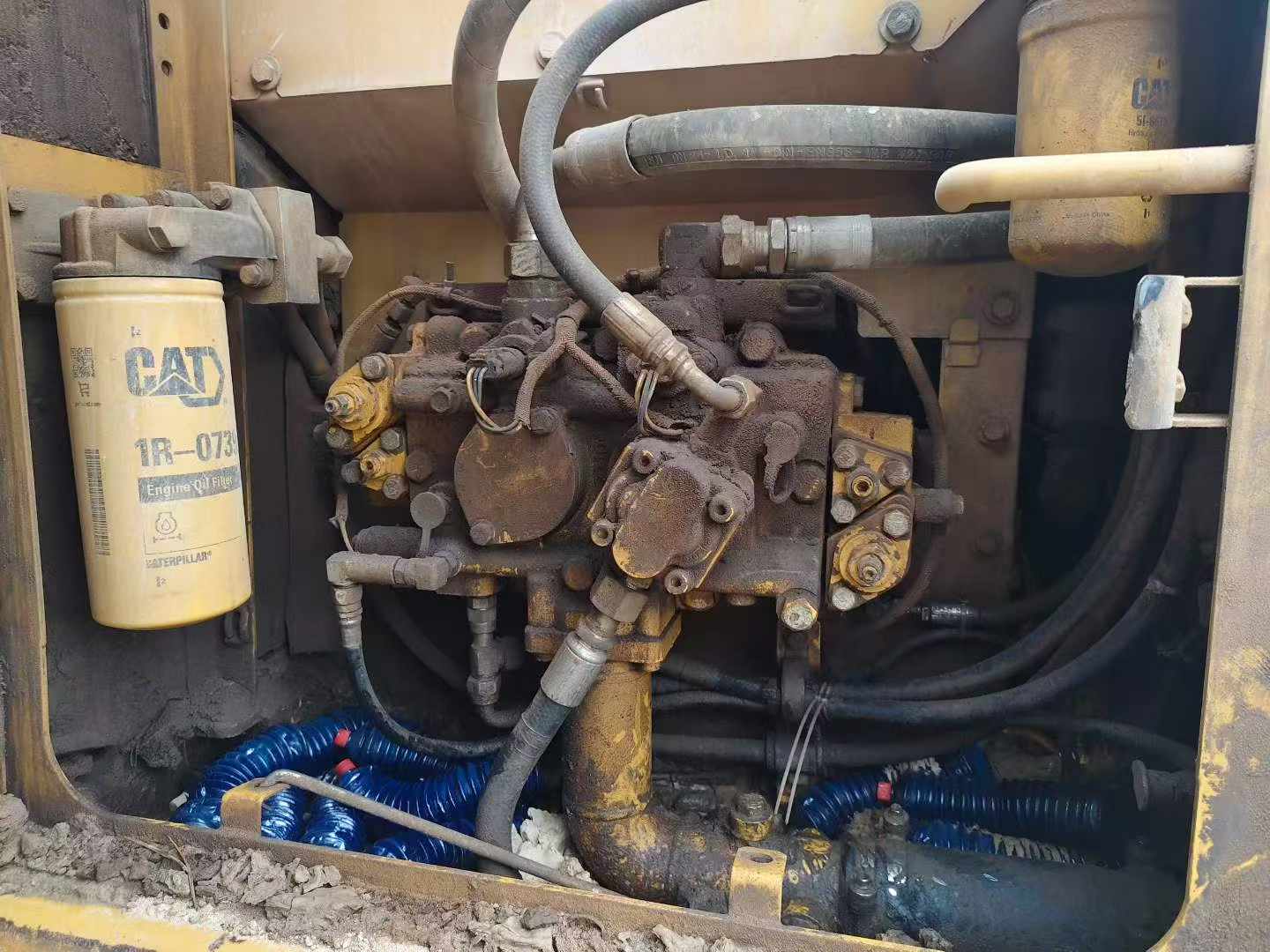 شراء حفارة Caterpillar M318 مستعملة / 3