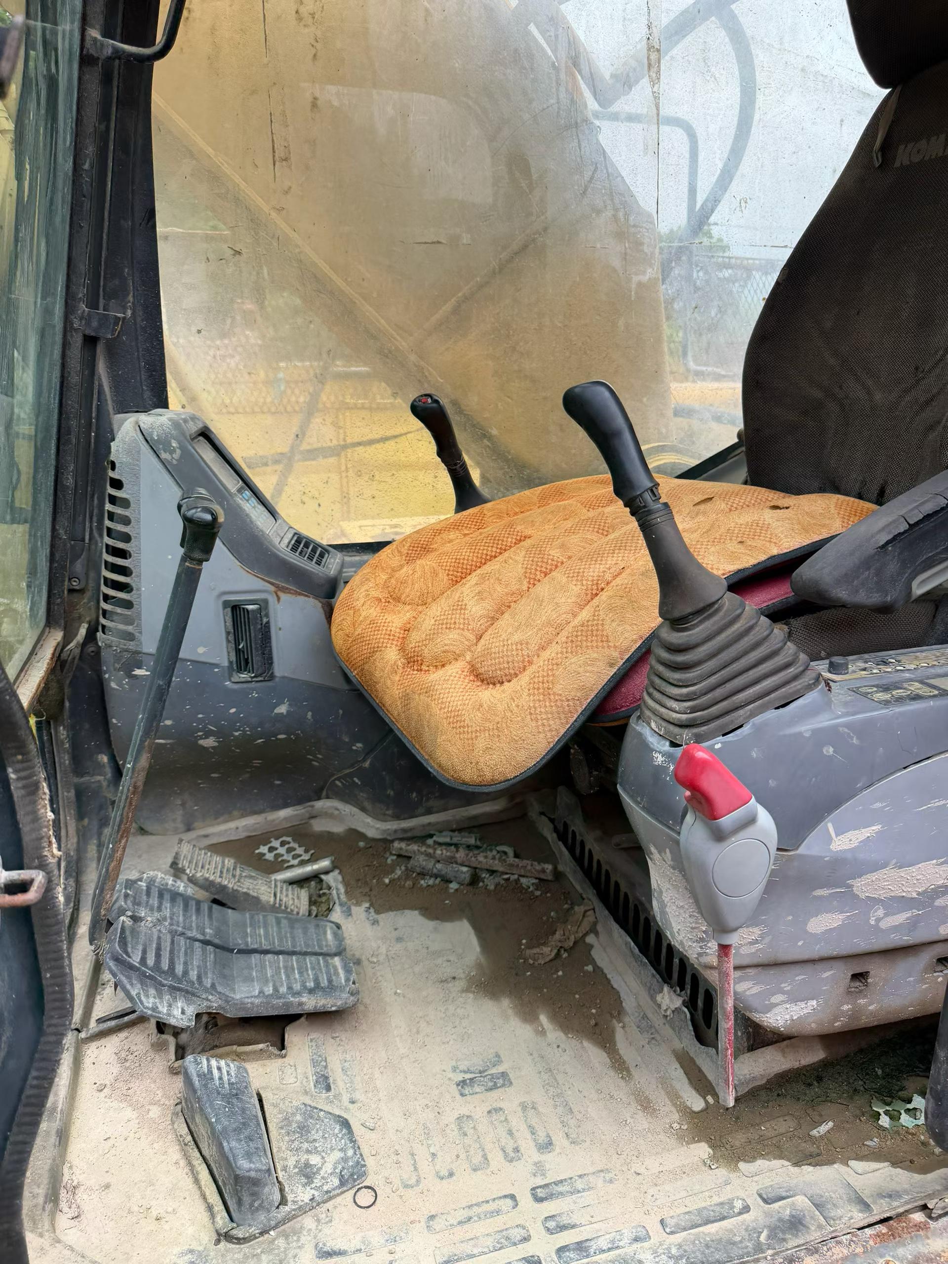 Buy Komatsu PC220-7 Used Excavator / 8