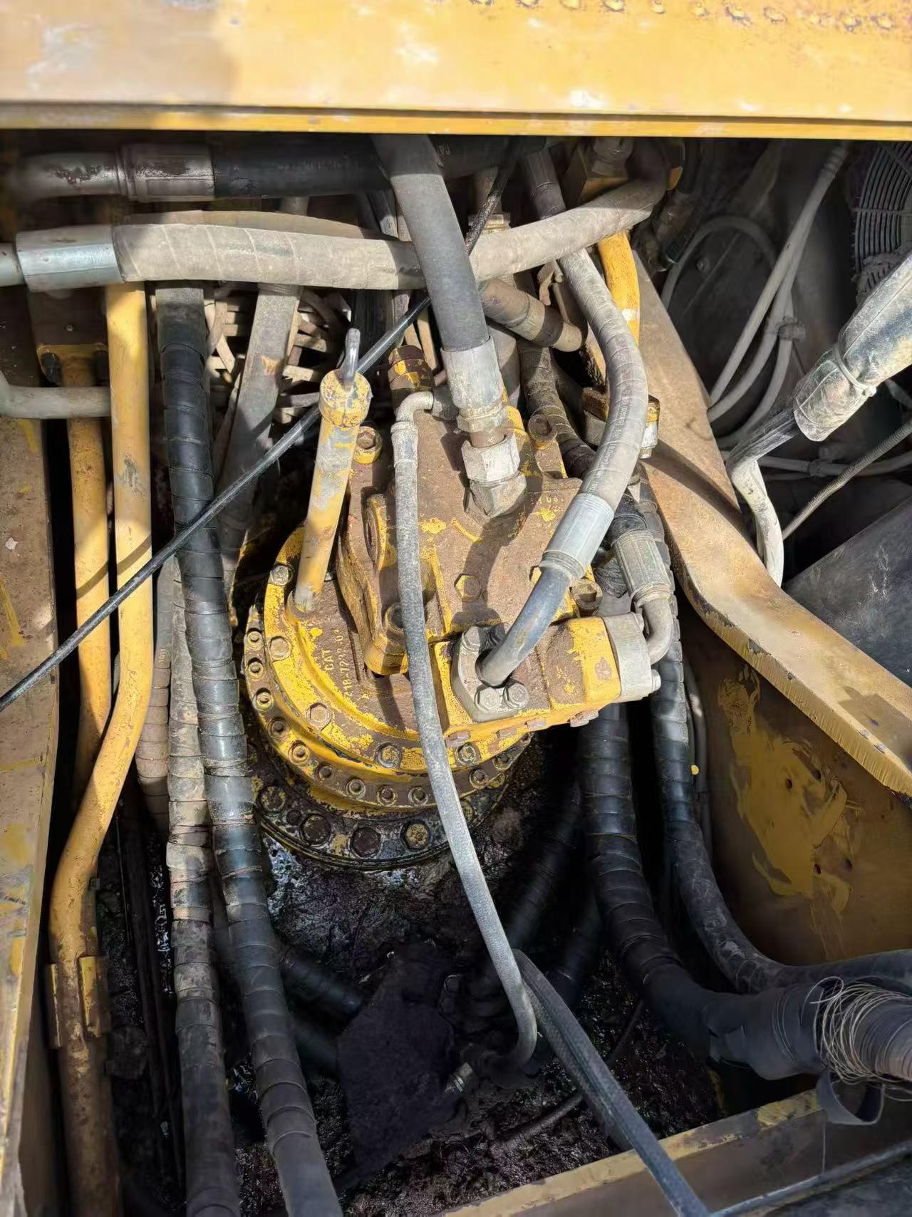 شراء حفارة Caterpillar 330B مستعملة / 3