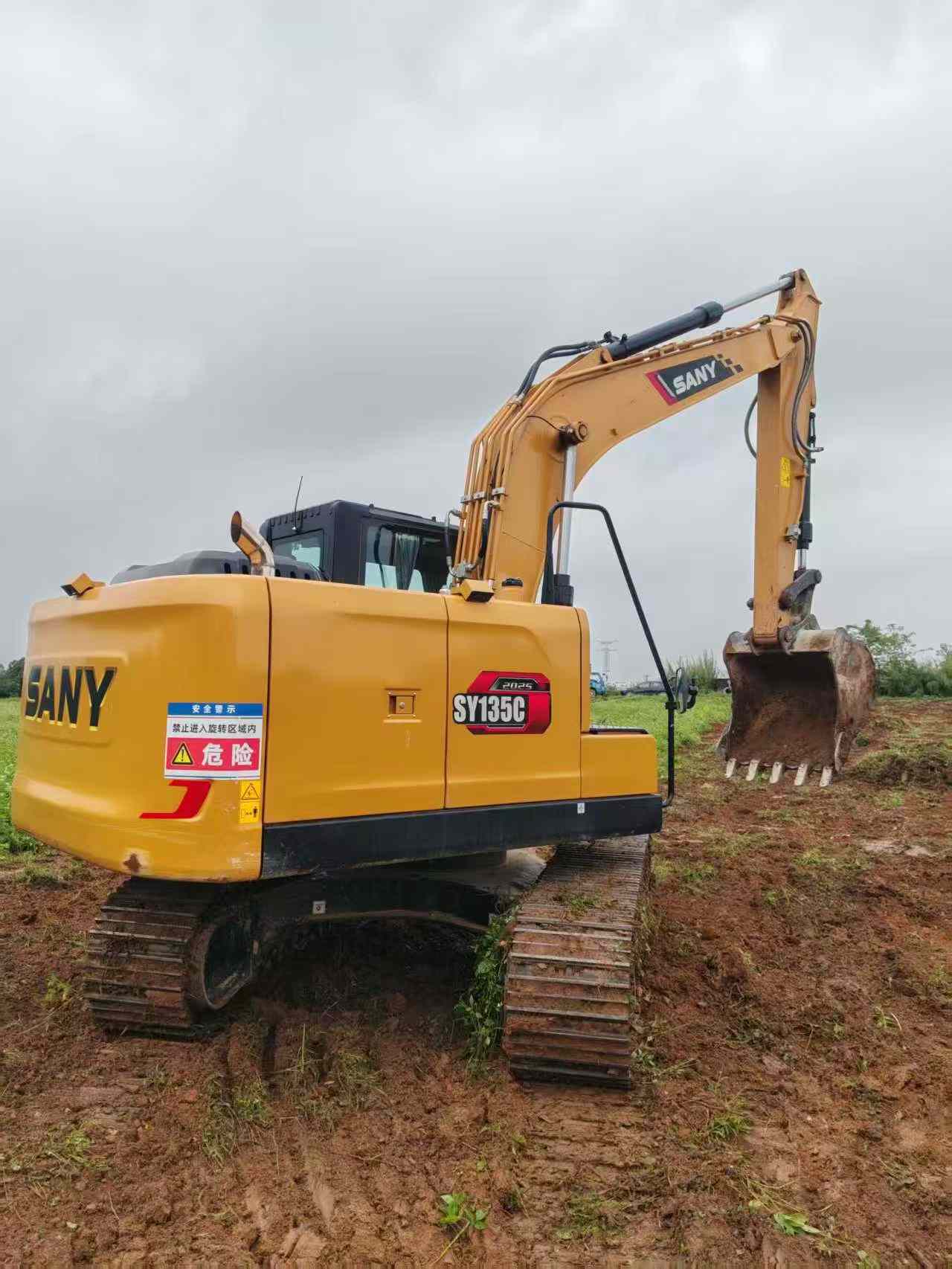 شراء Sany SY135 مستعمل حفارة