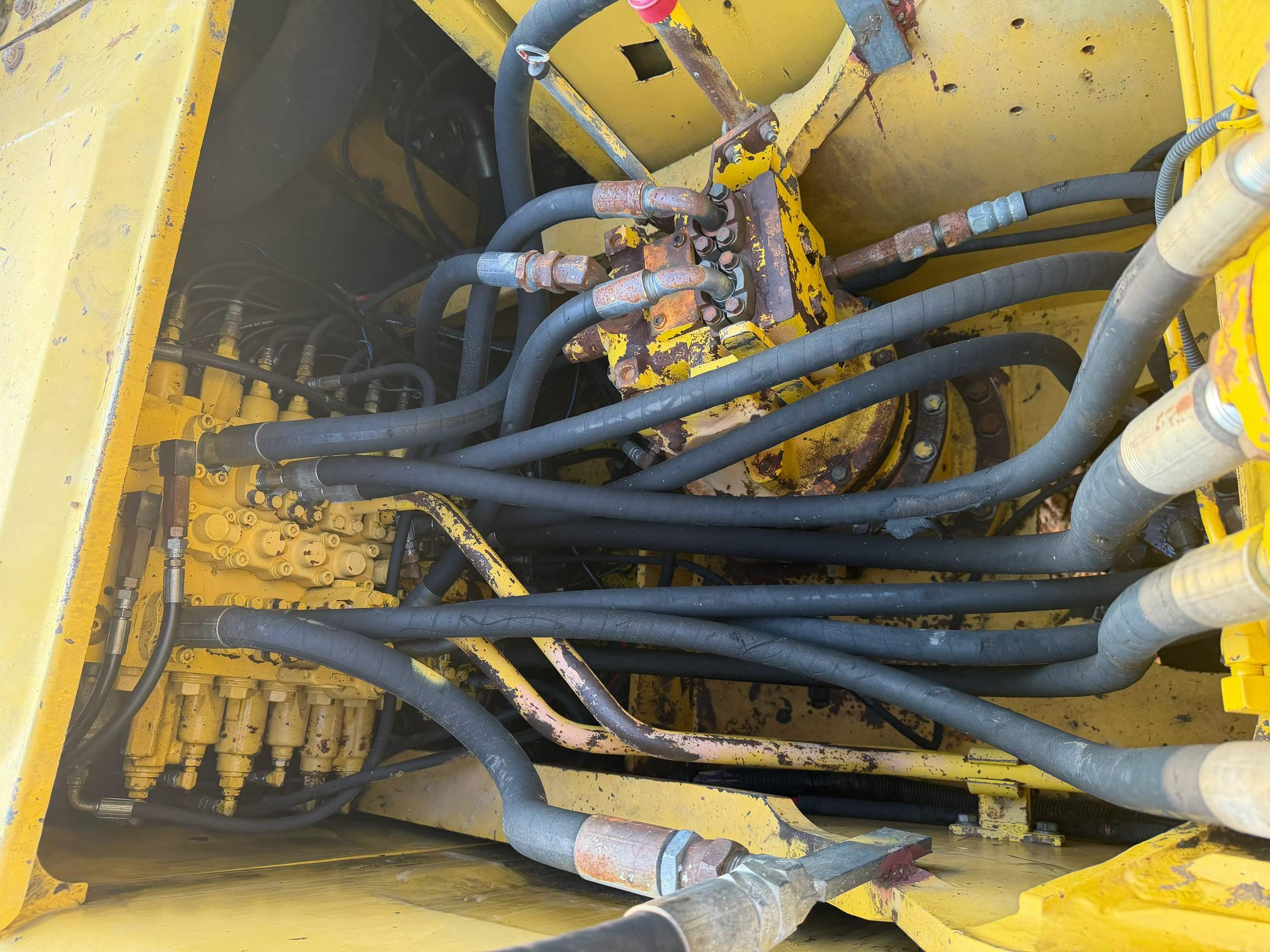 Buy Komatsu PC200-7 Used Excavator / 6