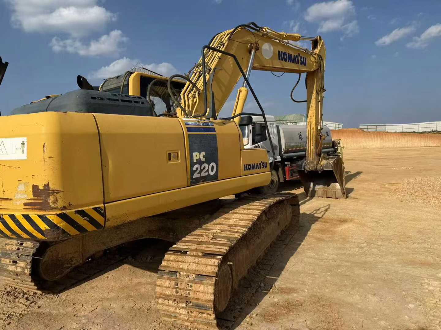 Buy Komatsu PC220-8 Used Excavator / 2