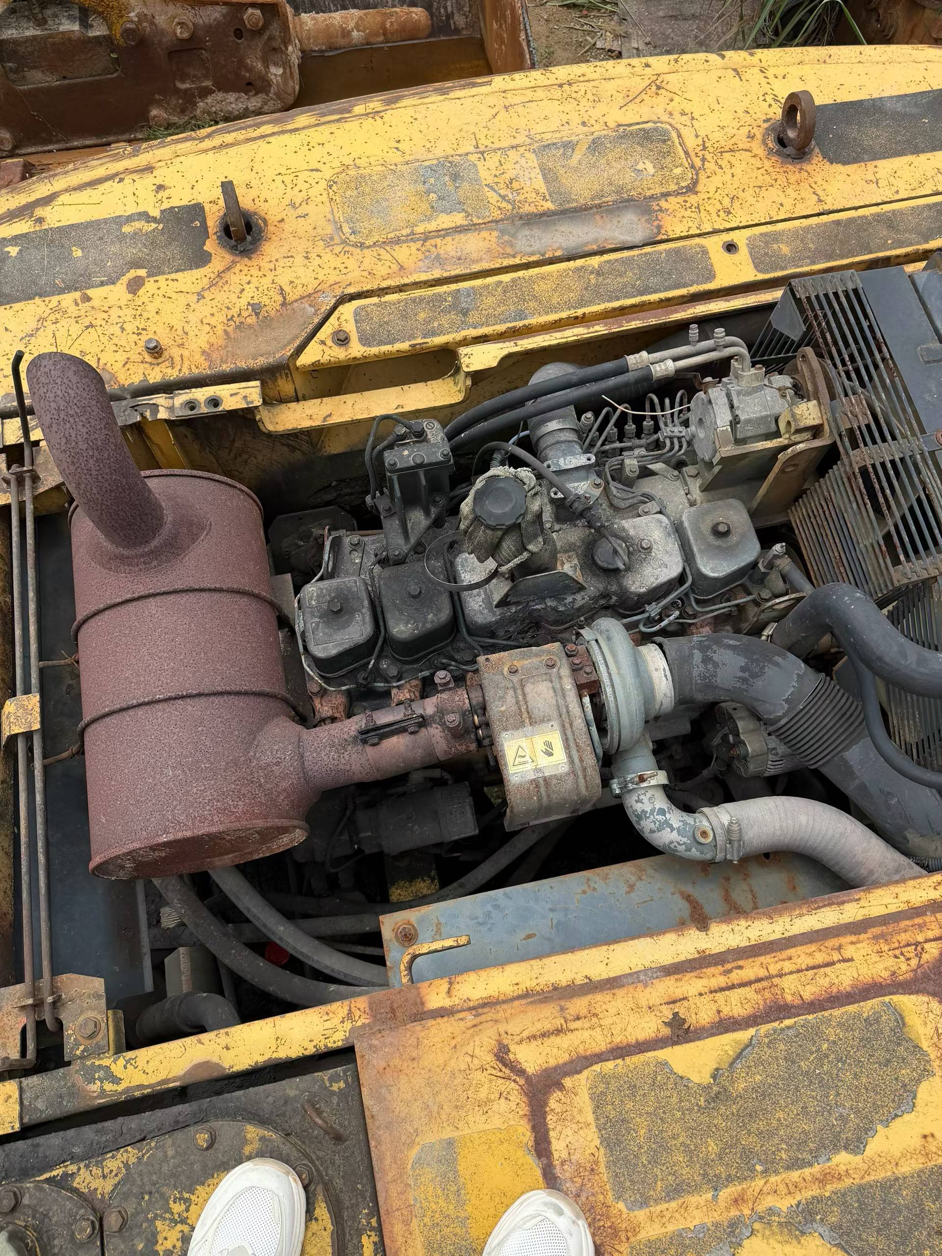 Buy Komatsu PC220-7 Used Excavator / 4