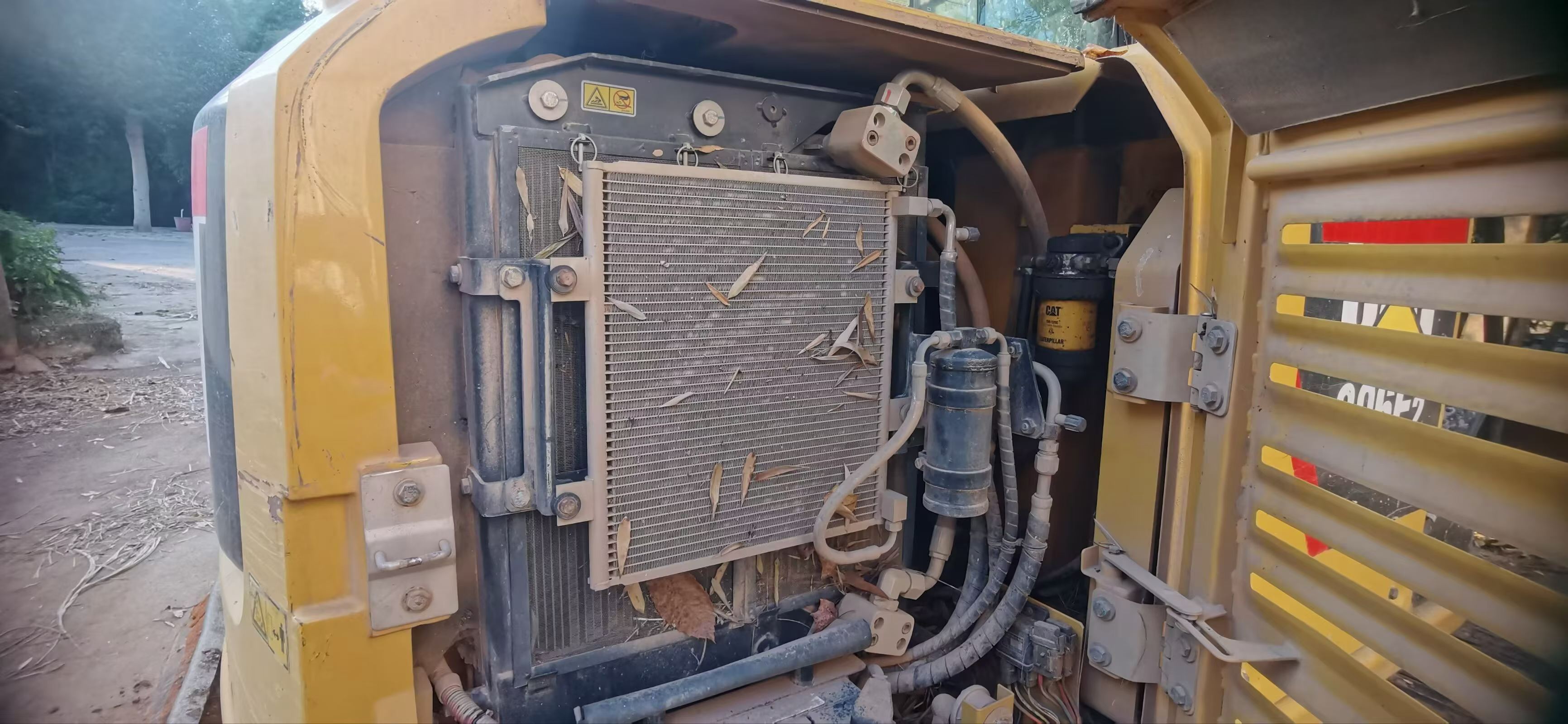 شراء حفارة Caterpillar 305.5 مستعملة / 7