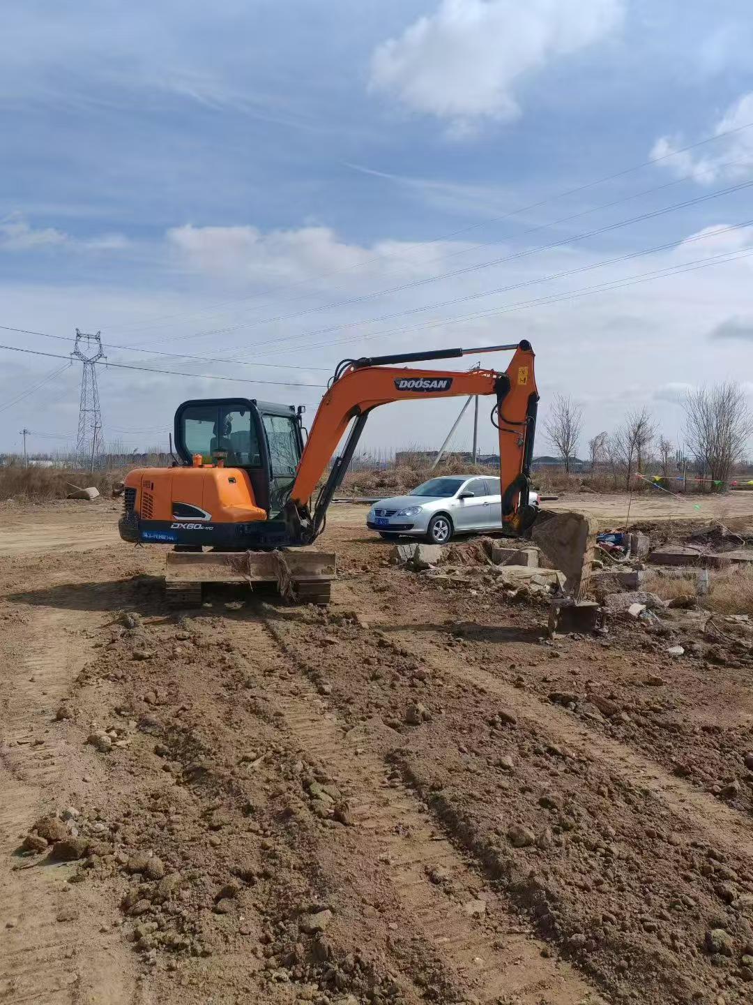 Buy Doosan DH60 Used Excavator / 2