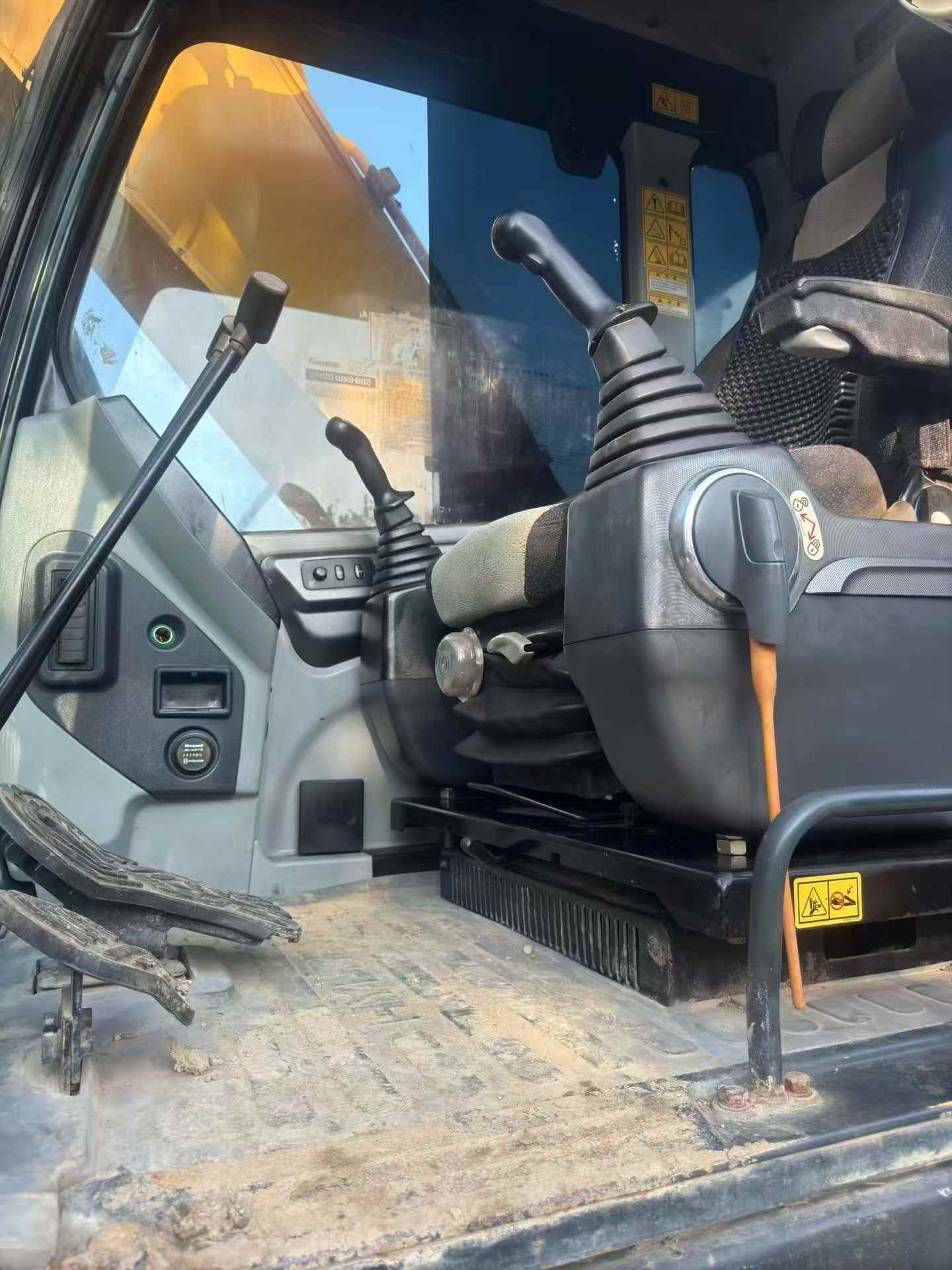 شراء حفارة Hyundai R215-7 مستعملة / 4