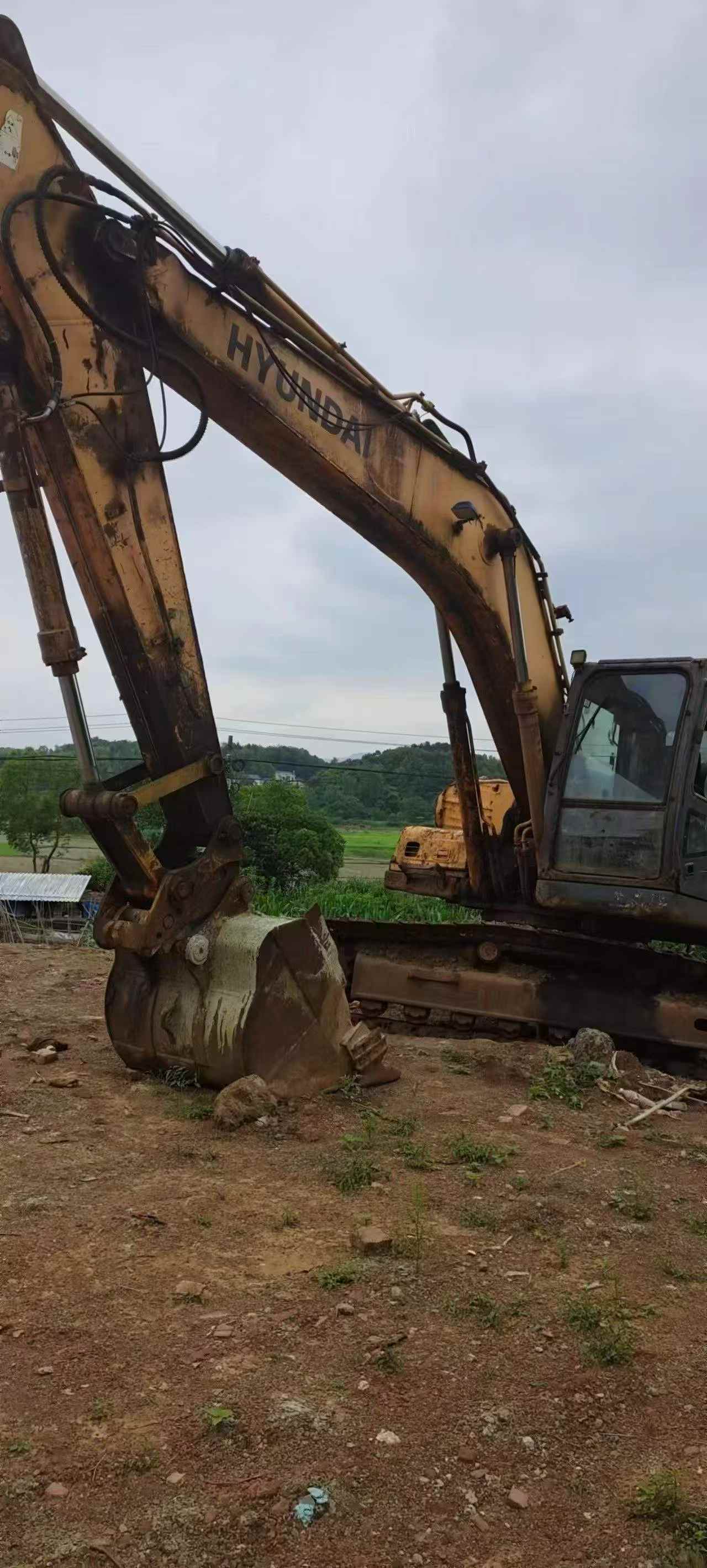 شراء حفارة Hyundai R225-7 مستعملة / 2