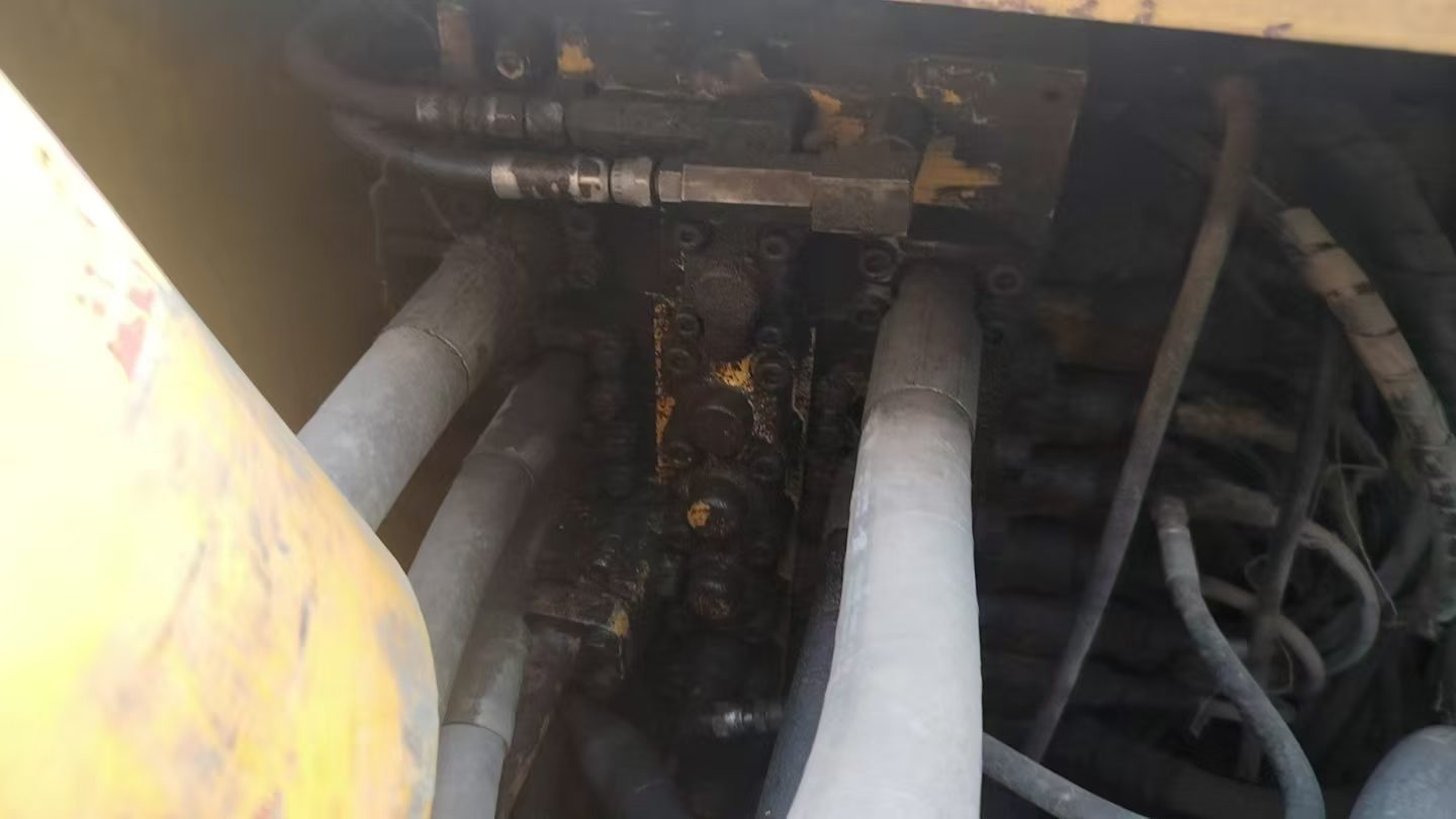 Buy Komatsu PC200-8 Used Excavator / 4