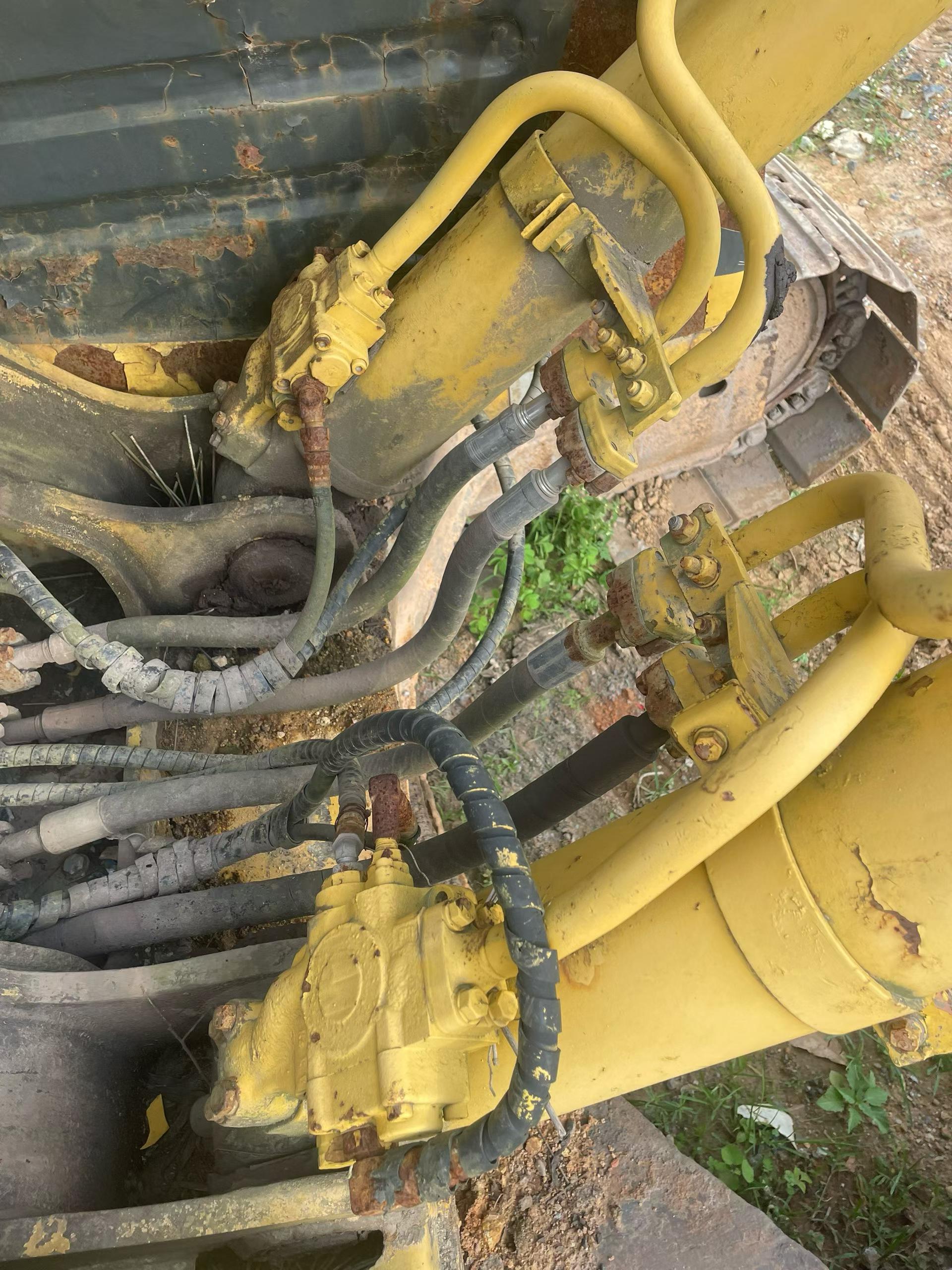 Buy Komatsu PC200-6 Used Excavator / 9