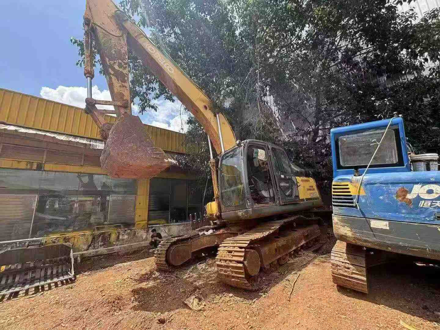Buy Kobelco SK210 Used Excavator / 3