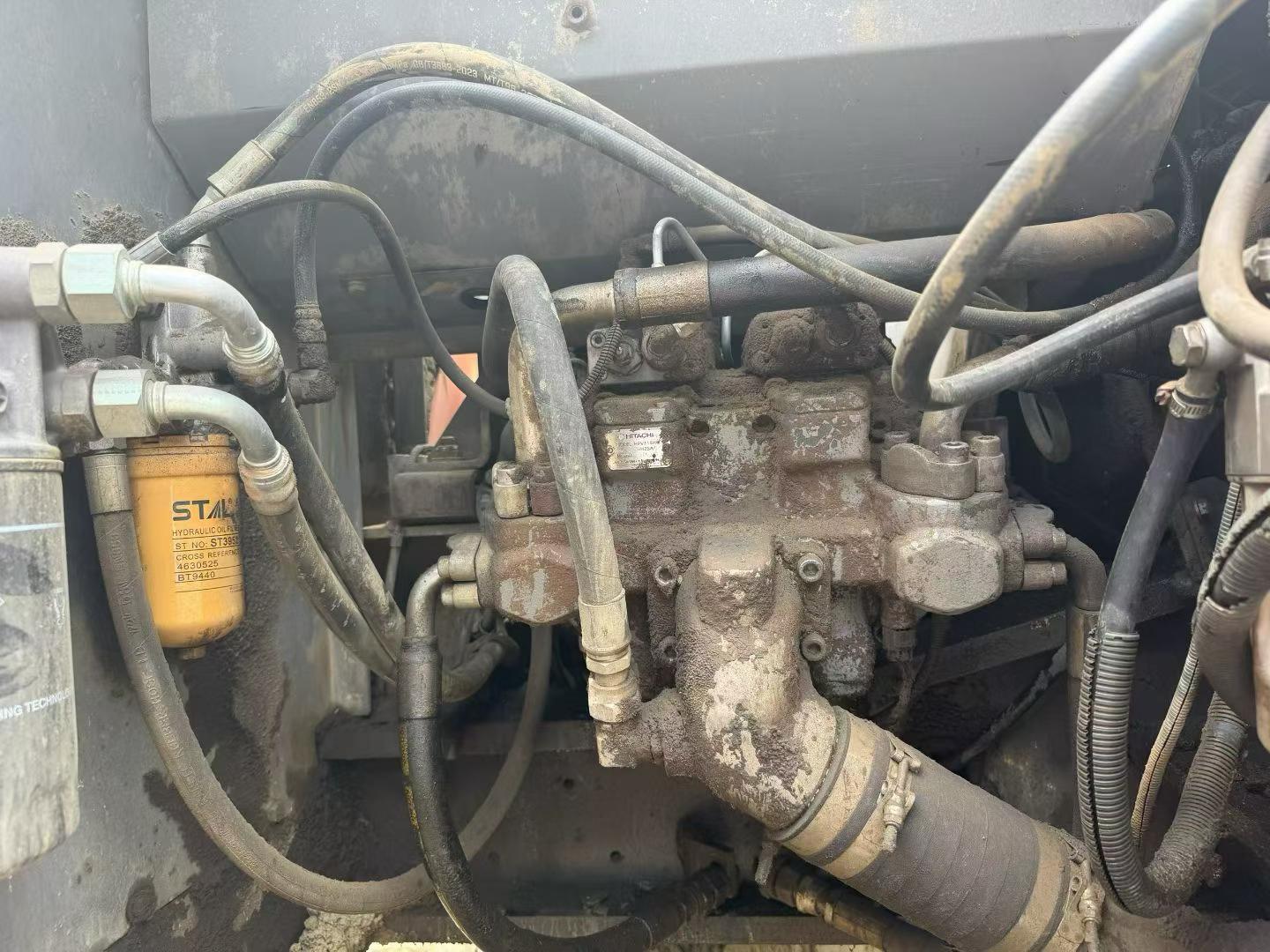شراء حفارة Hitachi EX240-3 مستعملة / 7