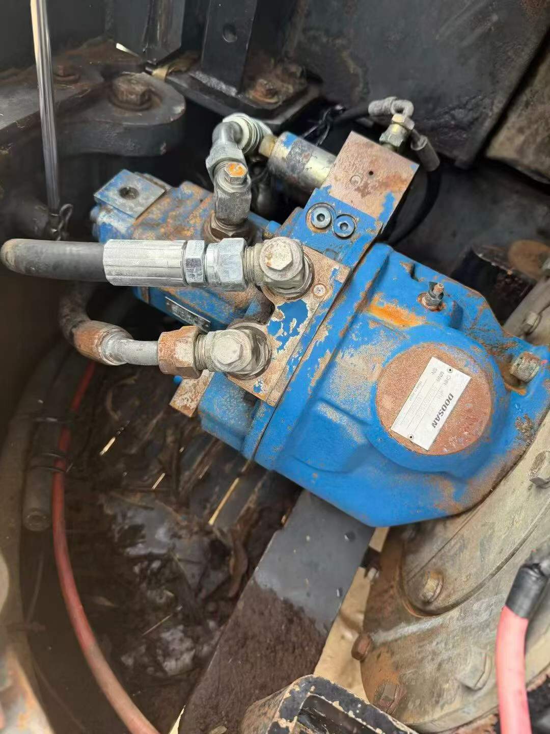 شراء حفارة Doosan DH60 مستعملة / 8