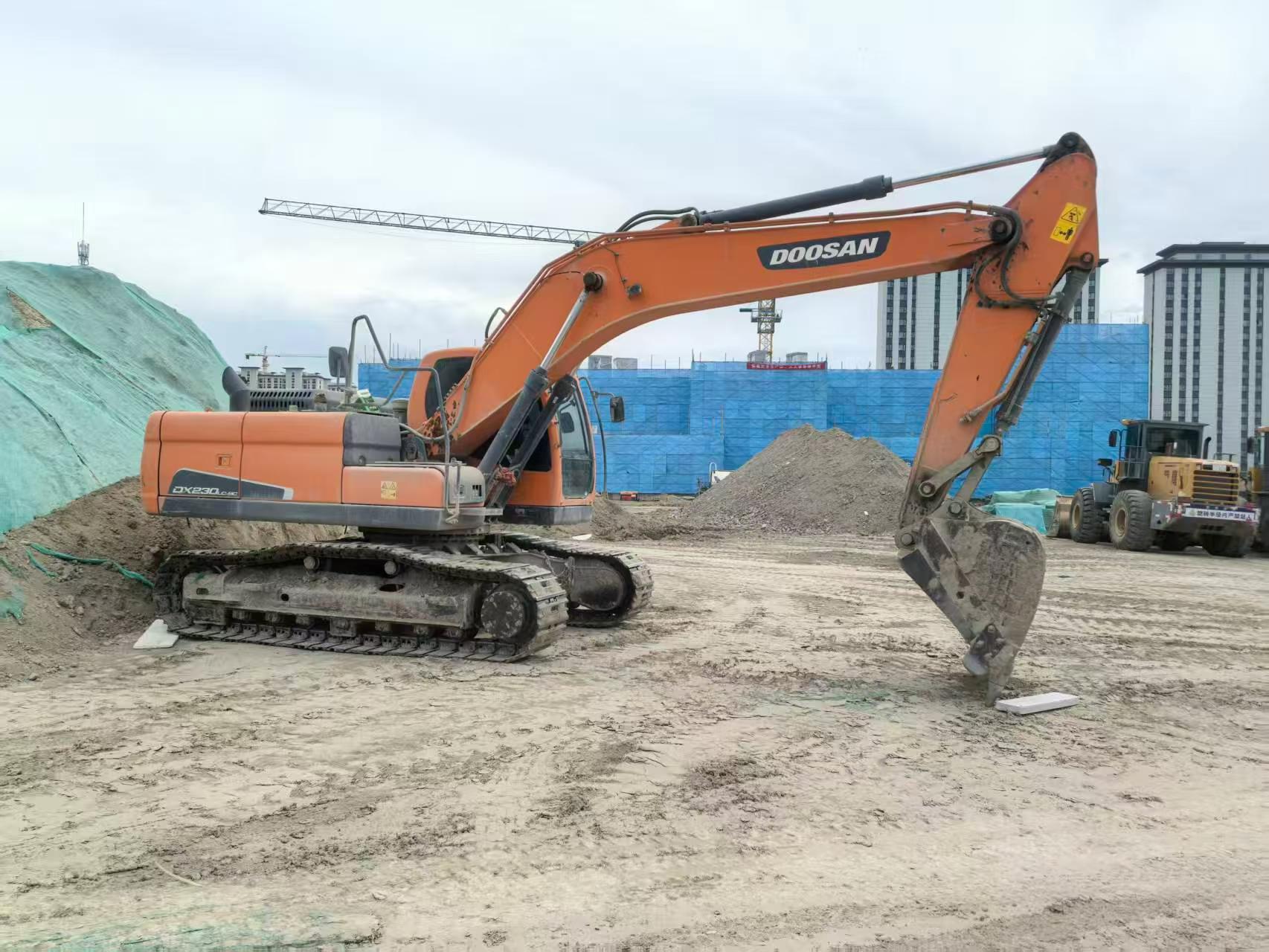 شراء Doosan DH200-3 مستعمل حفارة