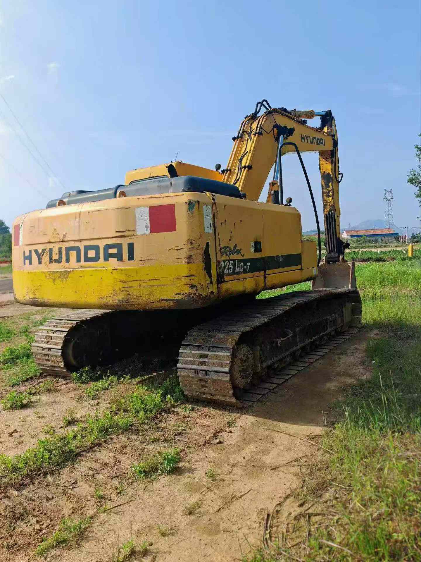 Buy Hyundai R225-7 Used Excavator / 2 Buy Hyundai R225-7 Used Excavator / 2