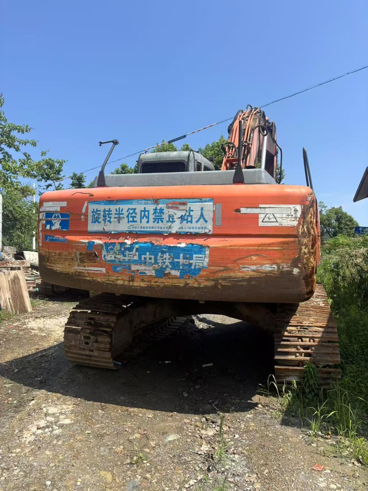 شراء حفارة Hitachi EX250-5 مستعملة / 2