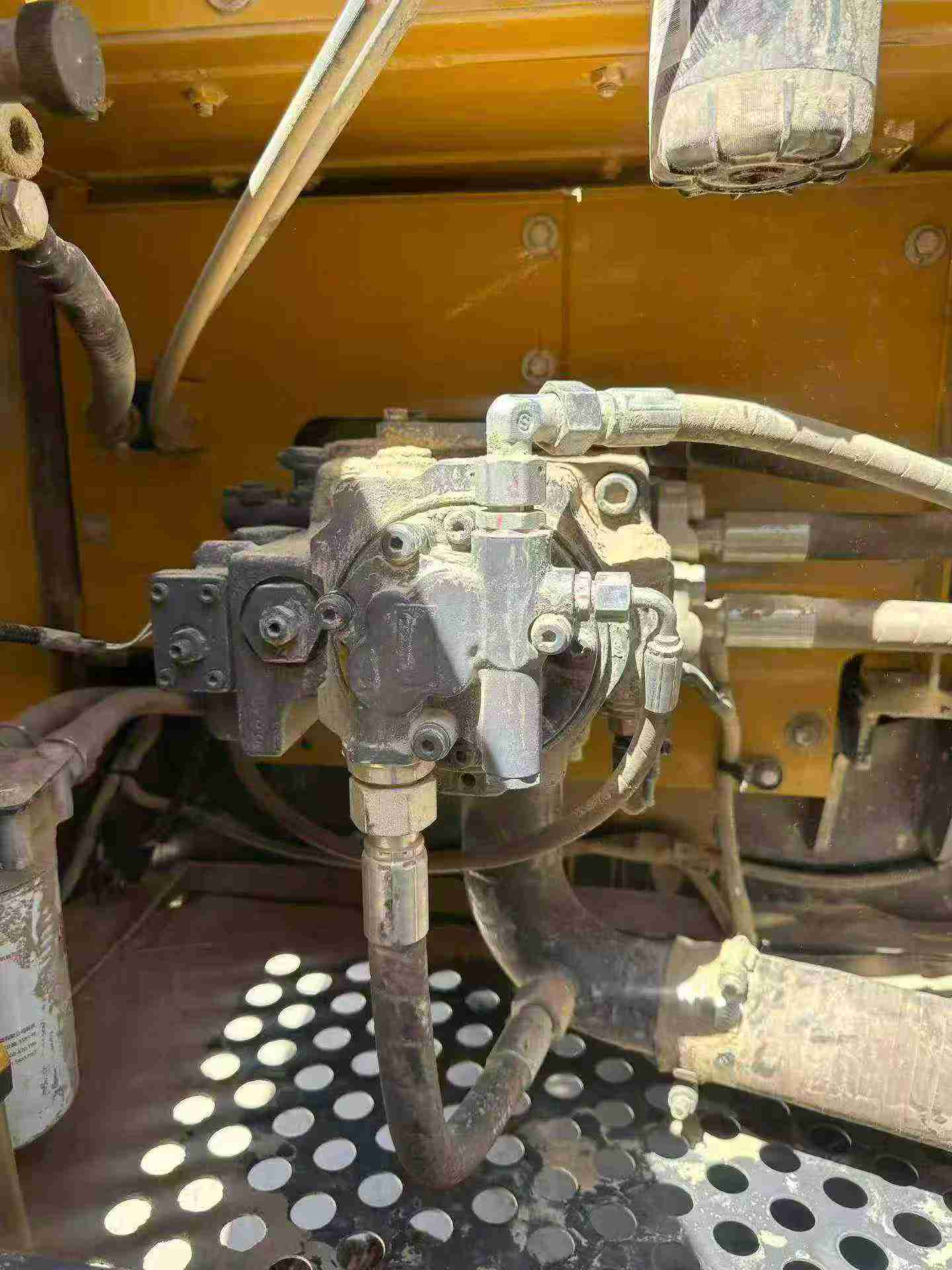 شراء حفارة XCMG XE155D مستعملة / 7