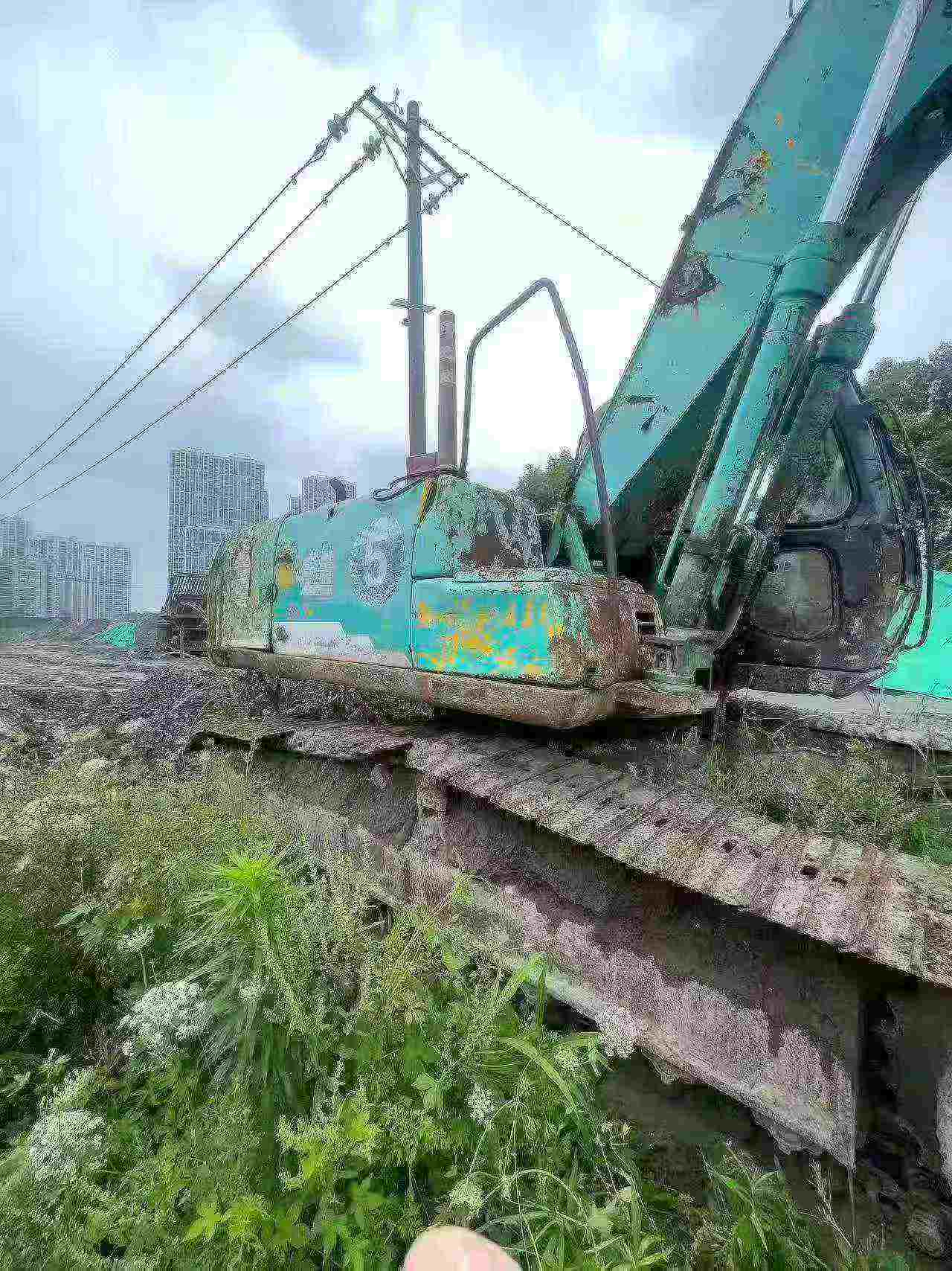 Buy Sumitomo SH200 Used Excavator / 2