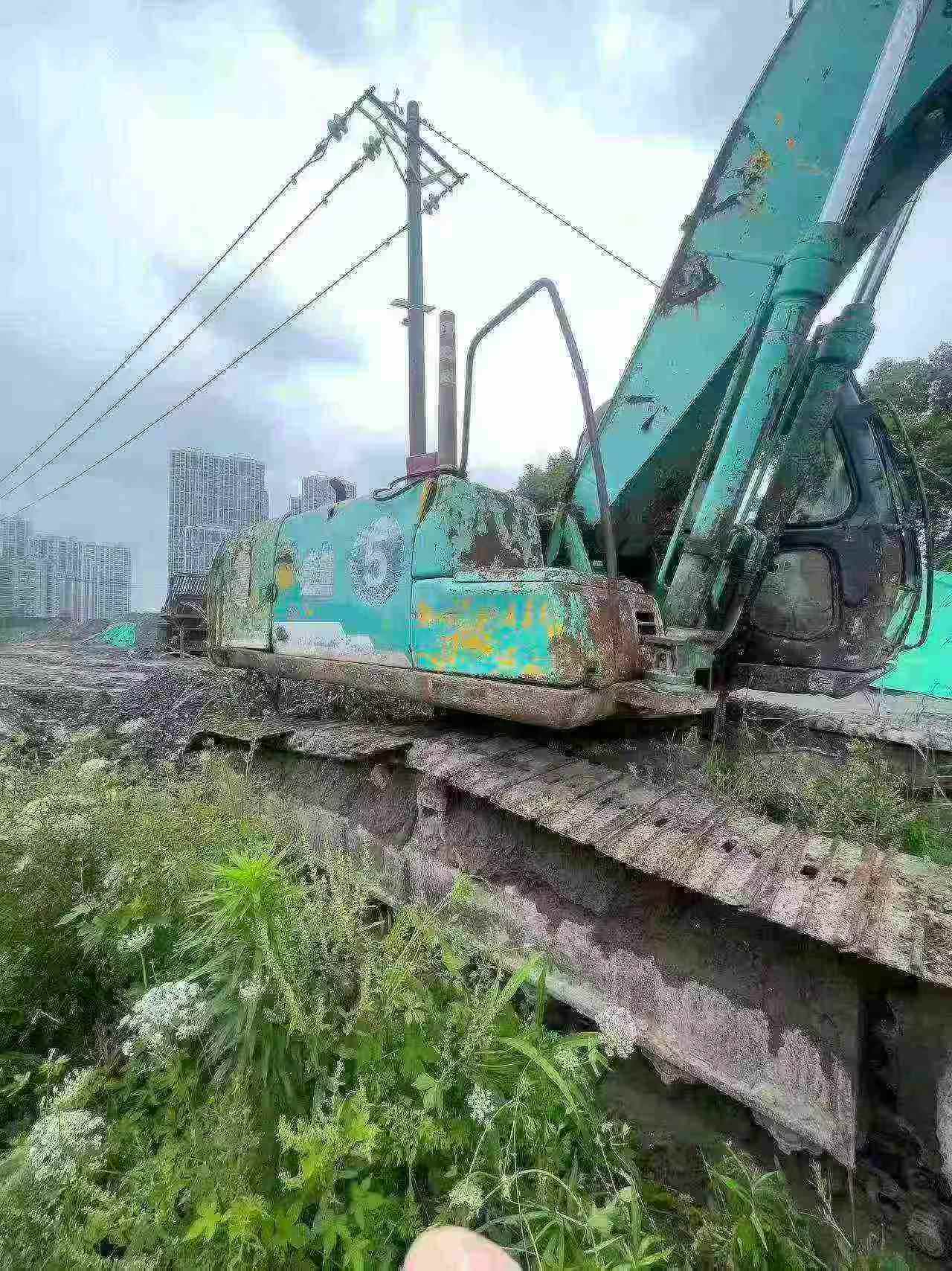 Buy Sumitomo SH200 Used Excavator / 2
