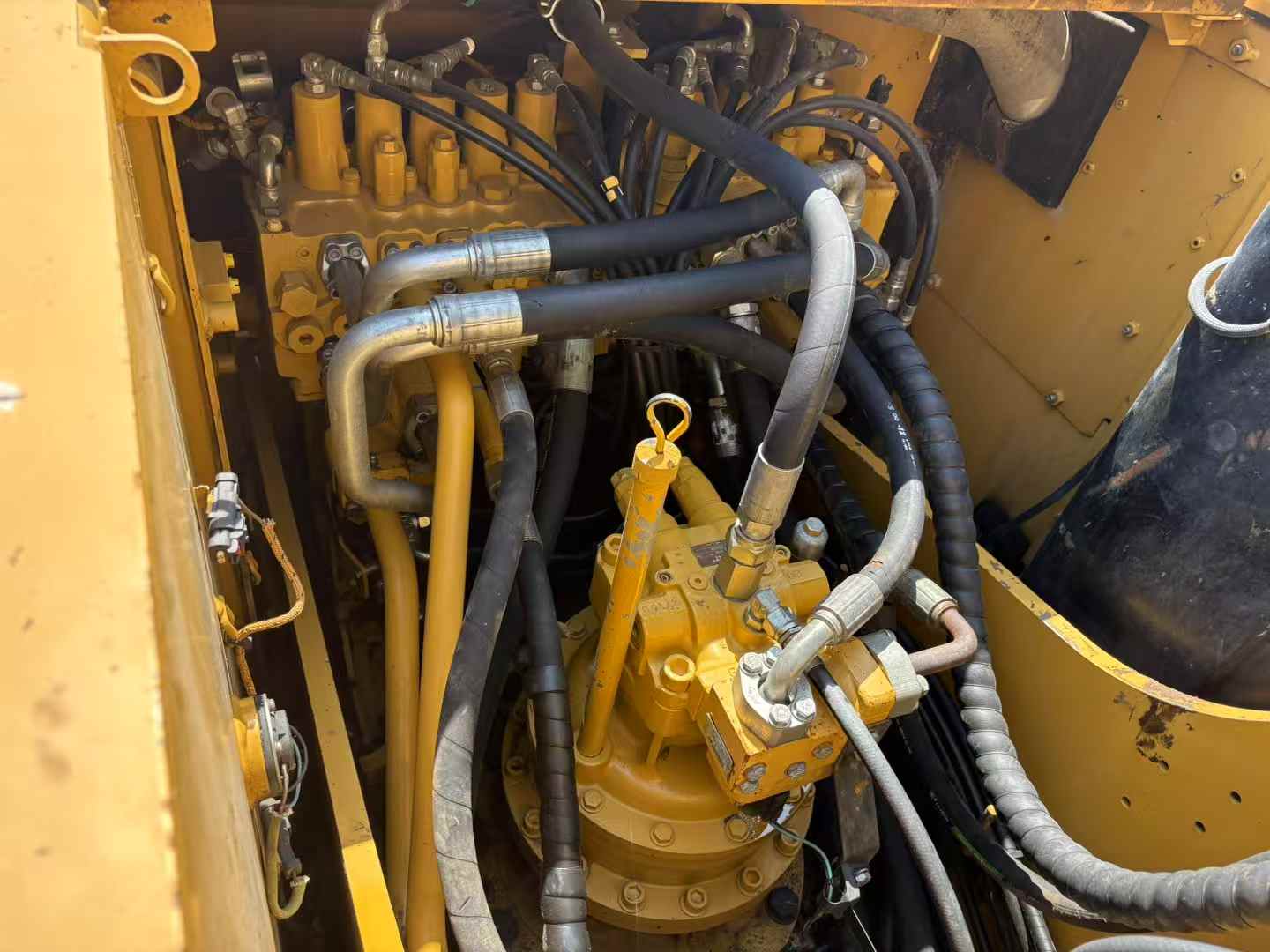 Buy Caterpillar 323D2L Used Excavator / 7