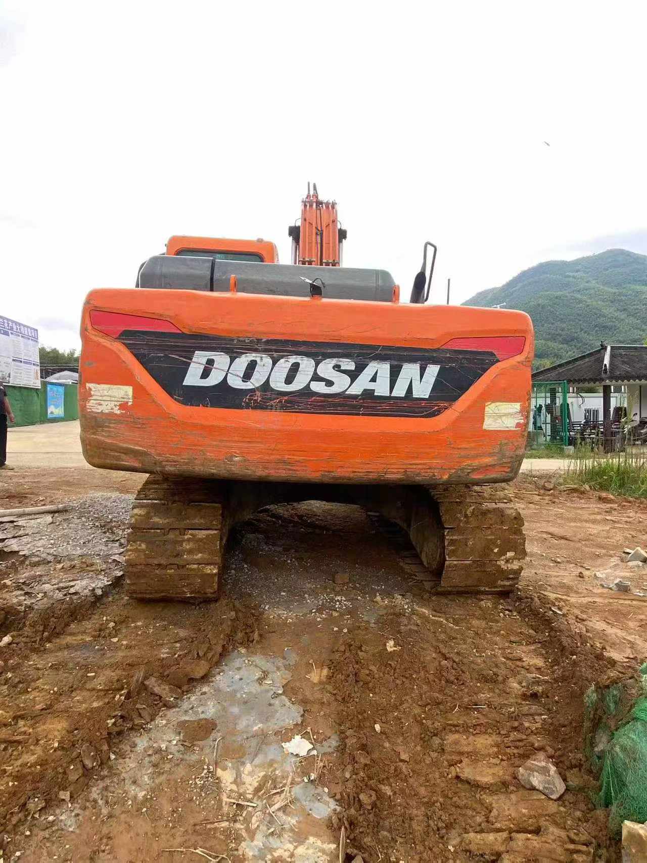 شراء حفارة Doosan DH215-7 مستعملة / 2