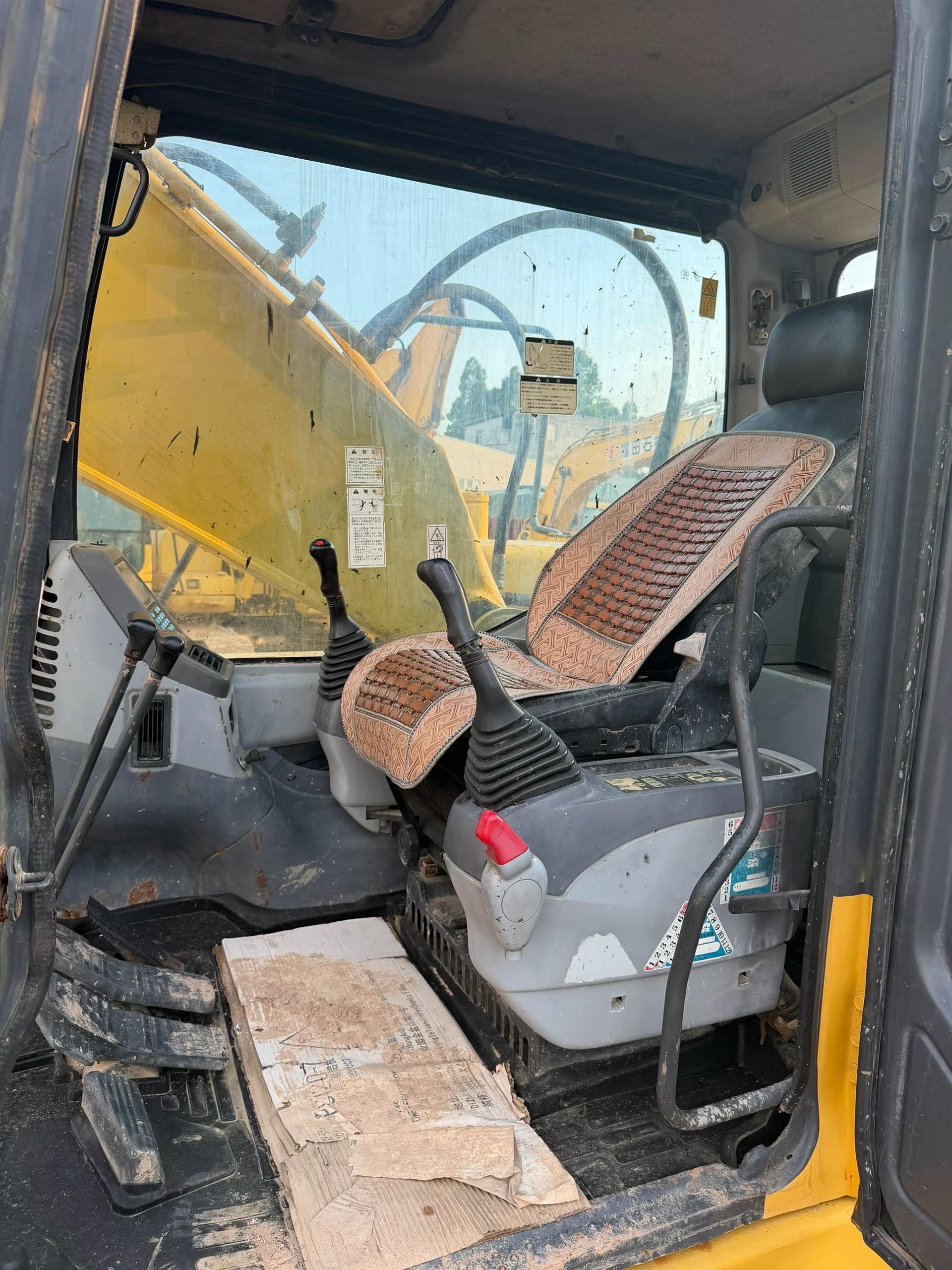 Buy Komatsu PC200-7 Used Excavator / 7