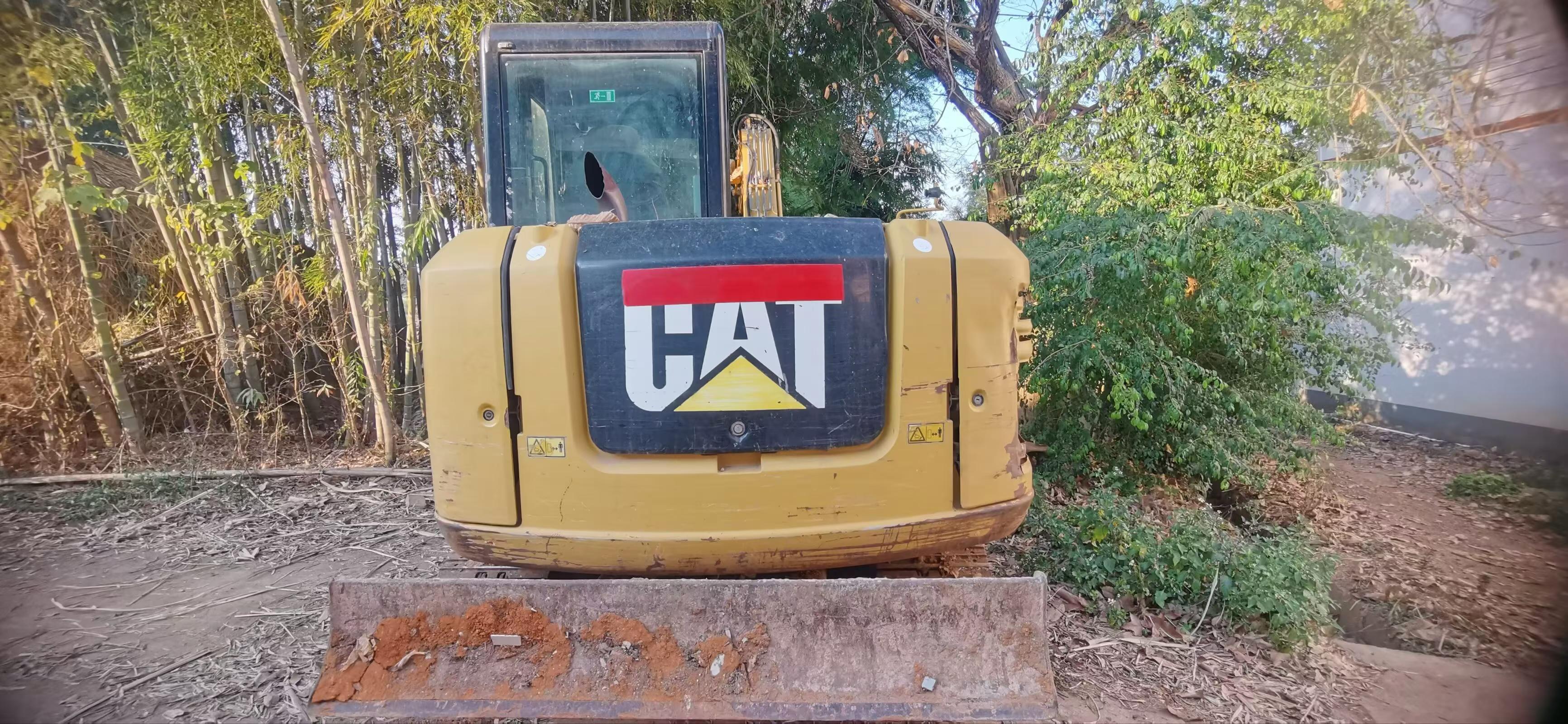 شراء حفارة Caterpillar 305.5 مستعملة / 2