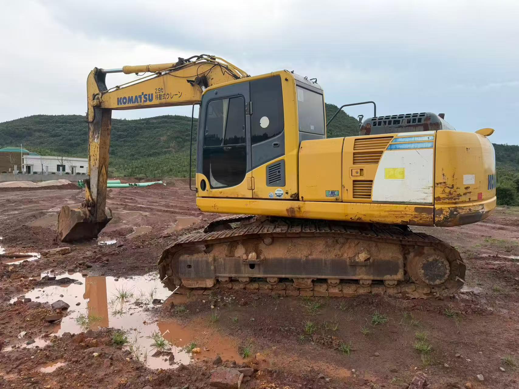 Buy Komatsu PC200-8N1 Used Excavator / 4