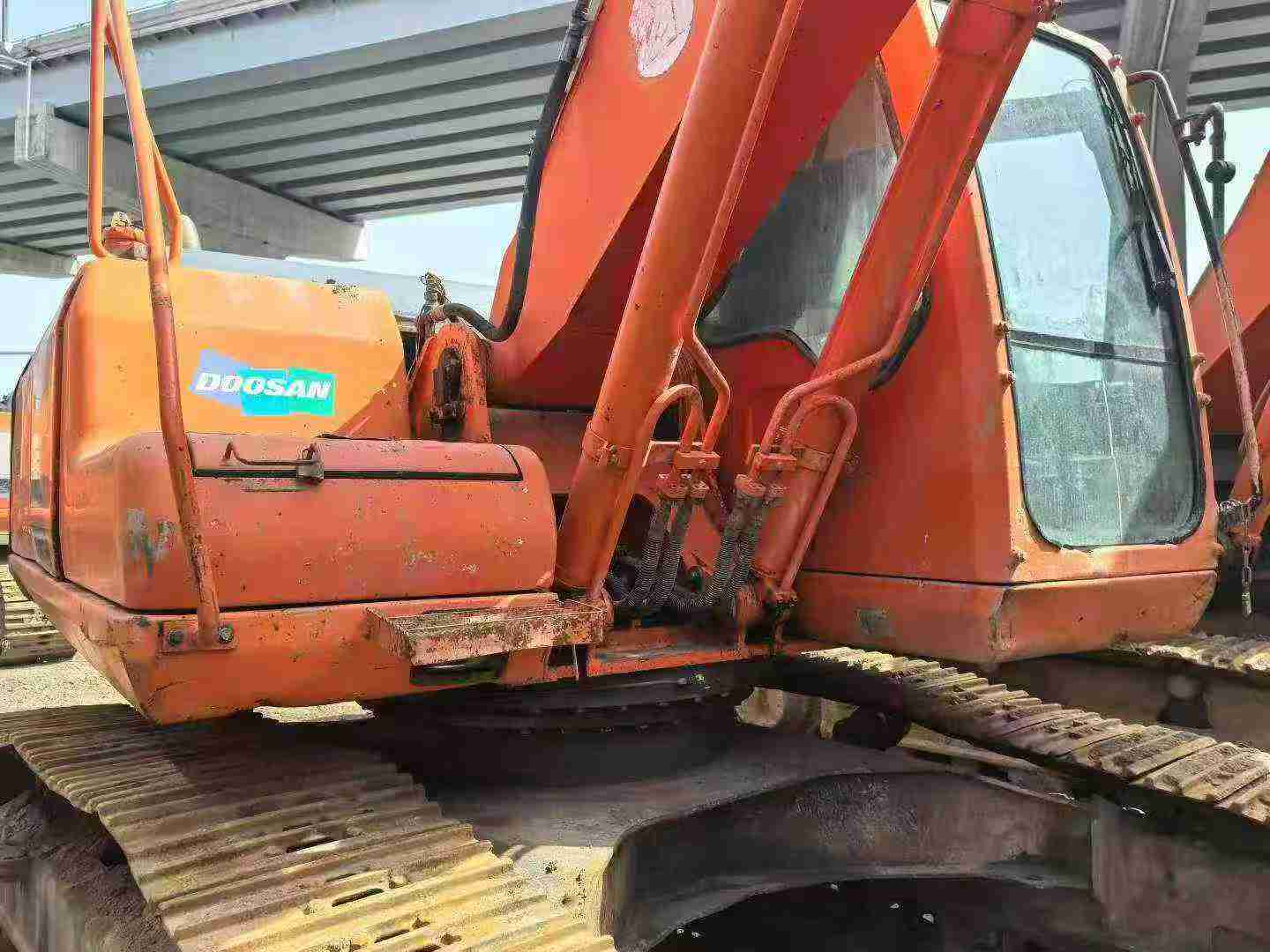 شراء حفارة Doosan DH215-7 مستعملة / 9