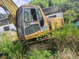 Buy Komatsu PC220-6 Used Excavator / 3 Buy Komatsu PC220-6 Used Excavator / 3