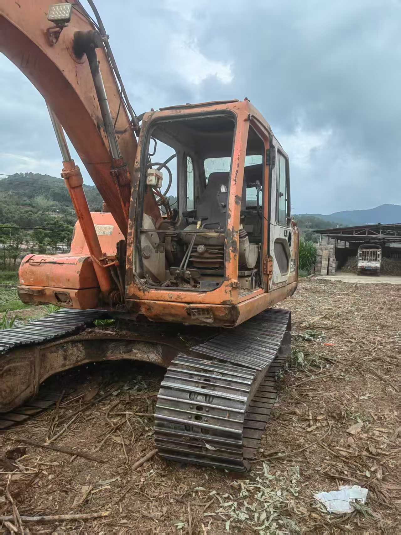 شراء حفارة Doosan DH150-7 مستعملة / 3