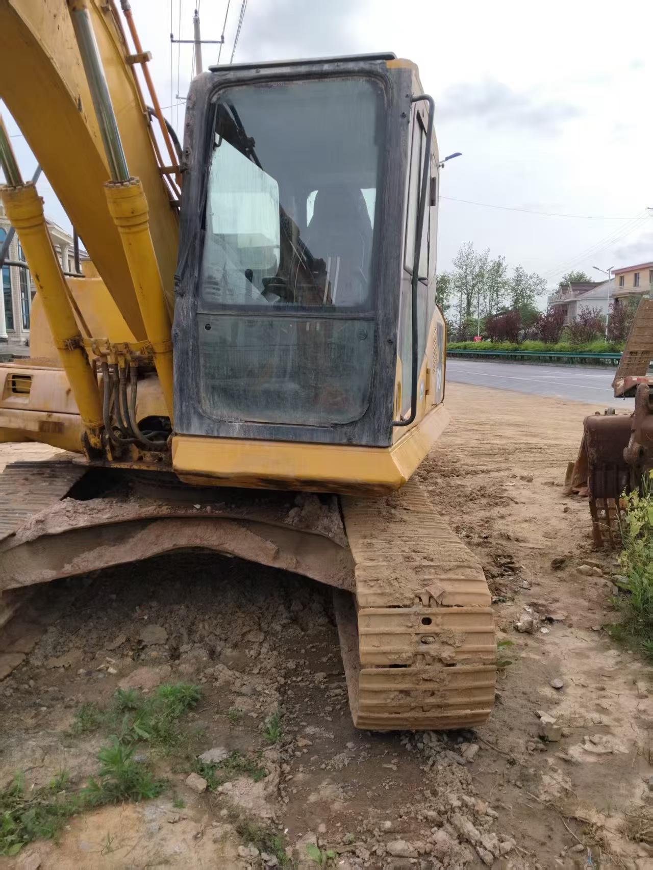 شراء حفارة Komatsu PC130 مستعملة / 5