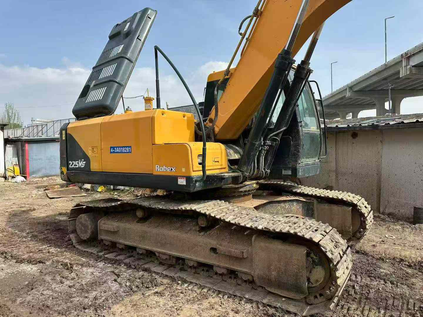 Buy Hyundai R215VS Used Excavator / 3