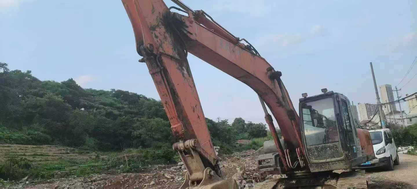 Buy Hitachi ZX200-3G Used Excavator / 2
