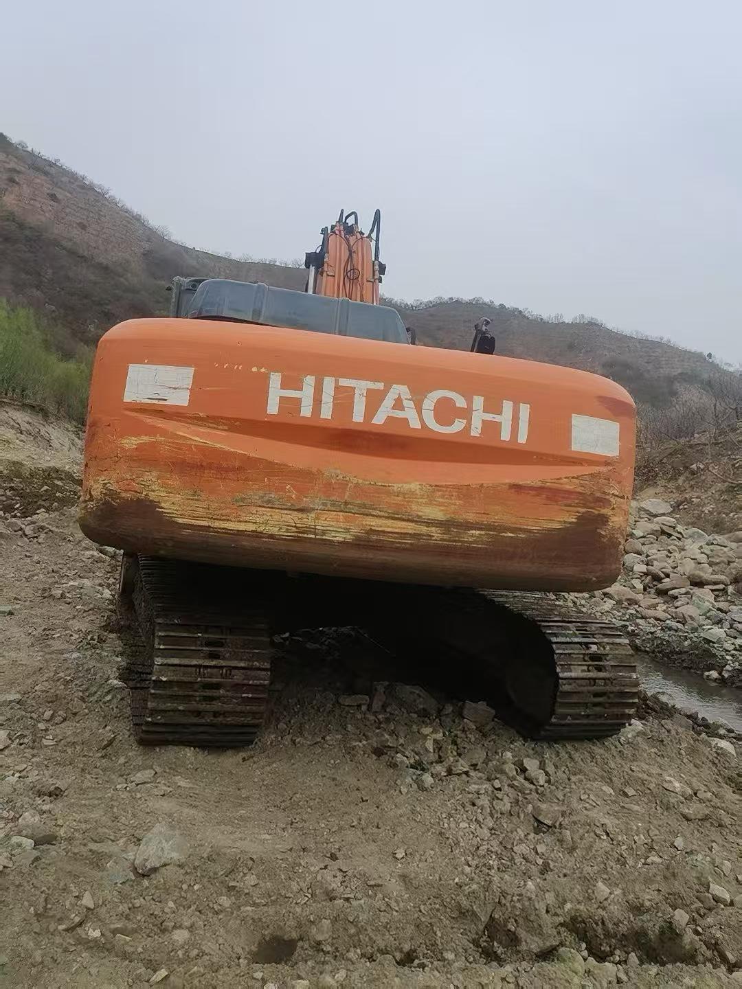 شراء حفارة Hitachi EX240-3 مستعملة / 2
