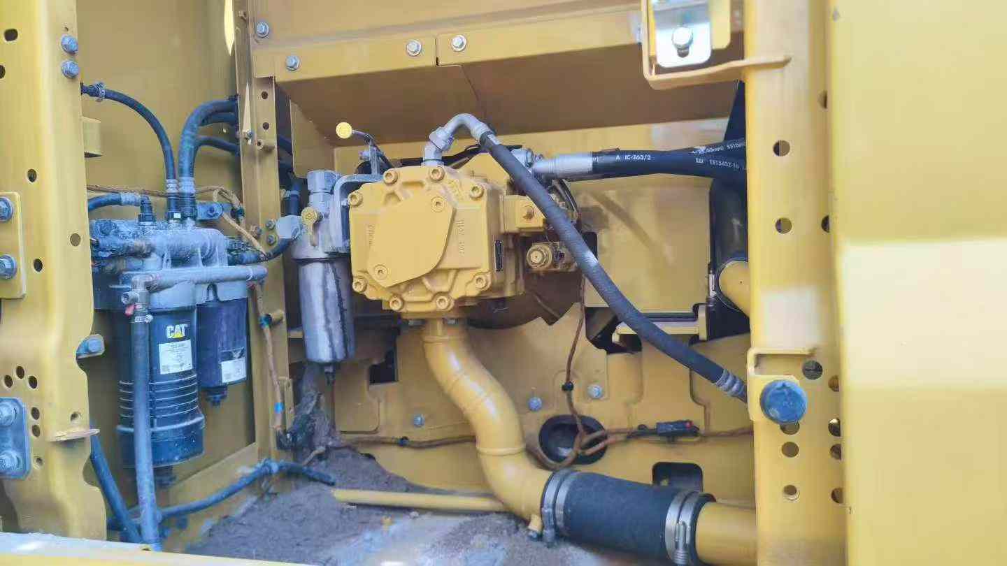 Buy Caterpillar 323 Used Excavator / 4