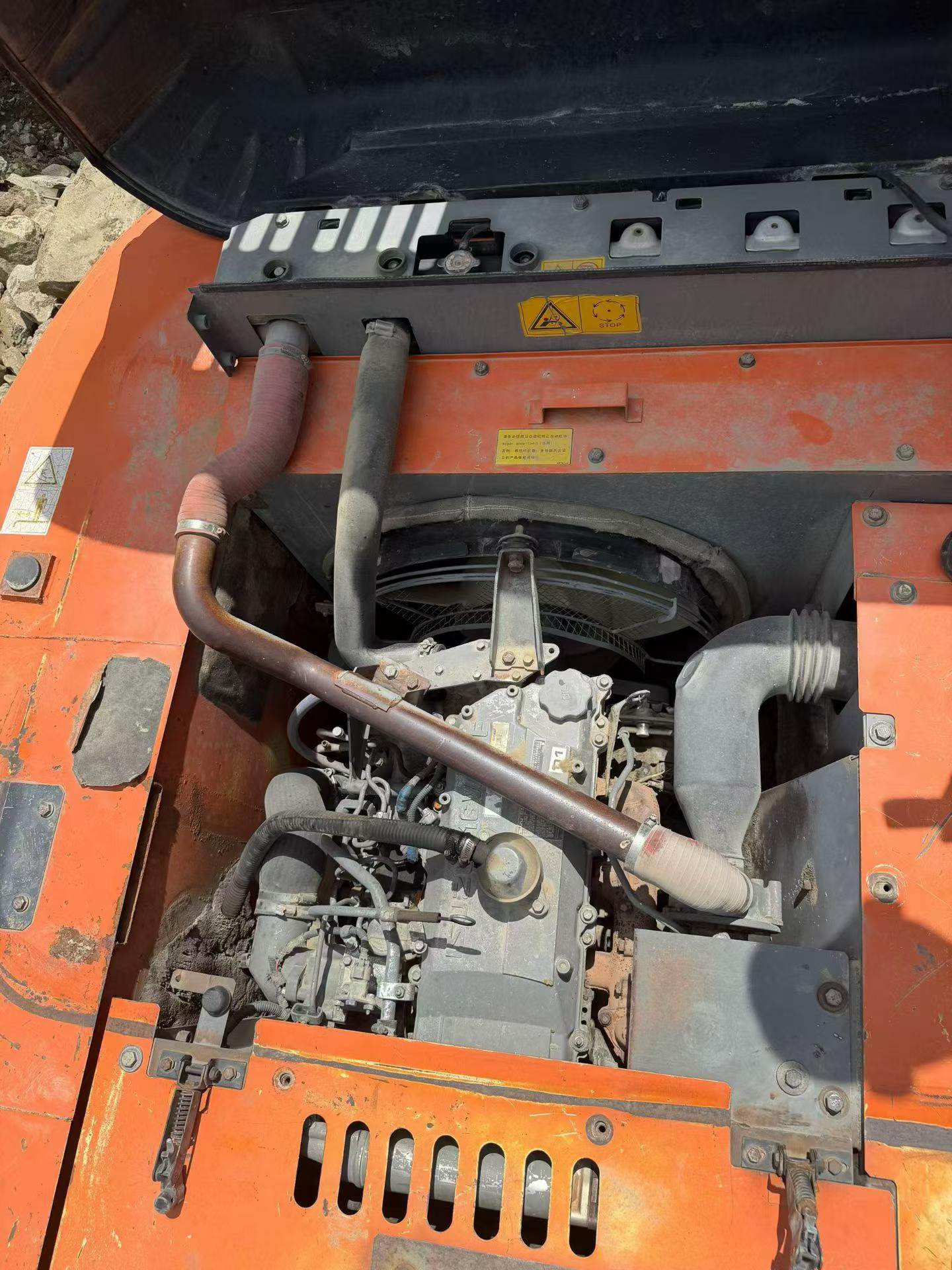 شراء حفارة Hitachi EX240-3 مستعملة / 8