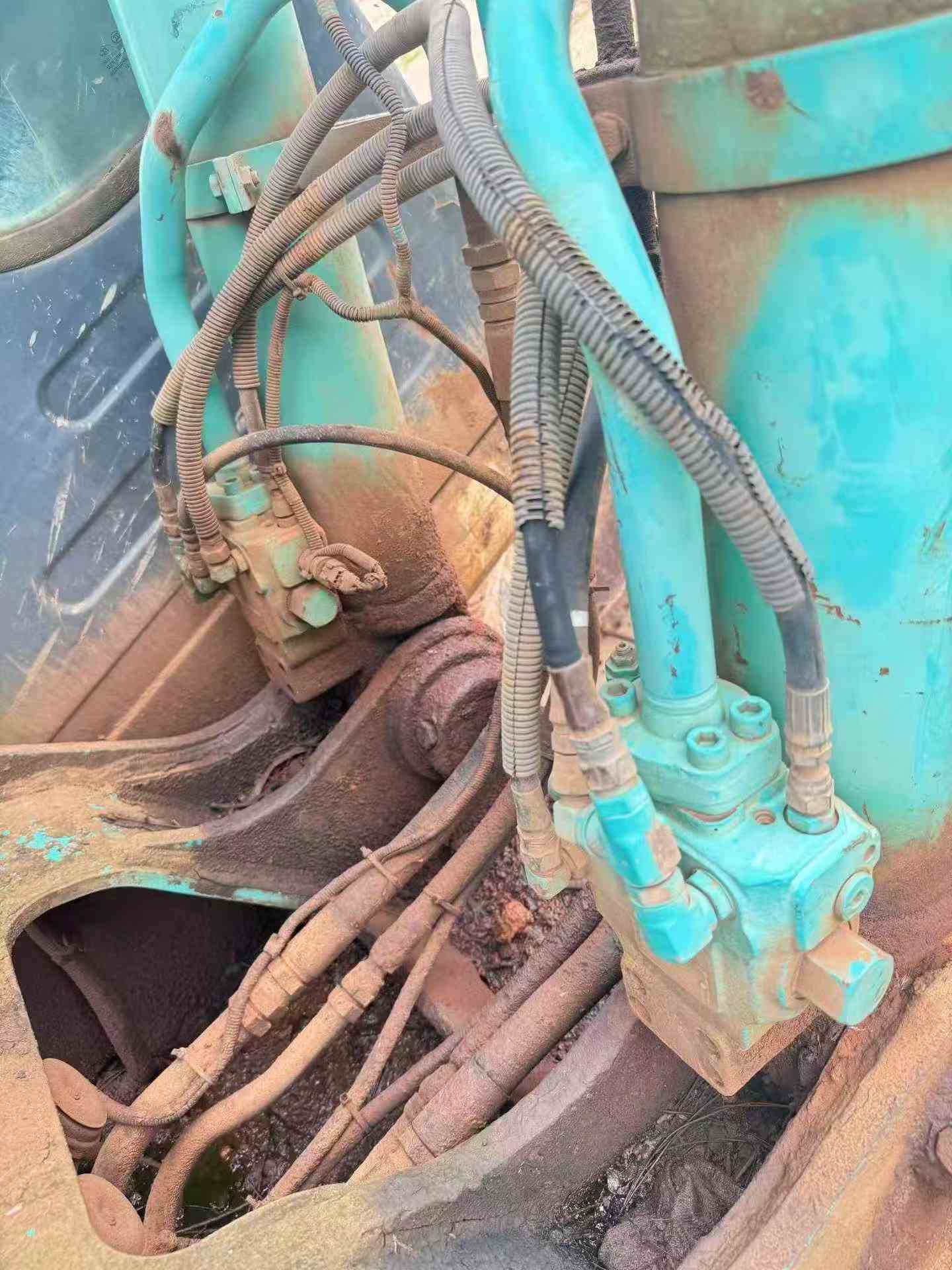 Buy Kobelco SK200-2 Used Excavator / 5