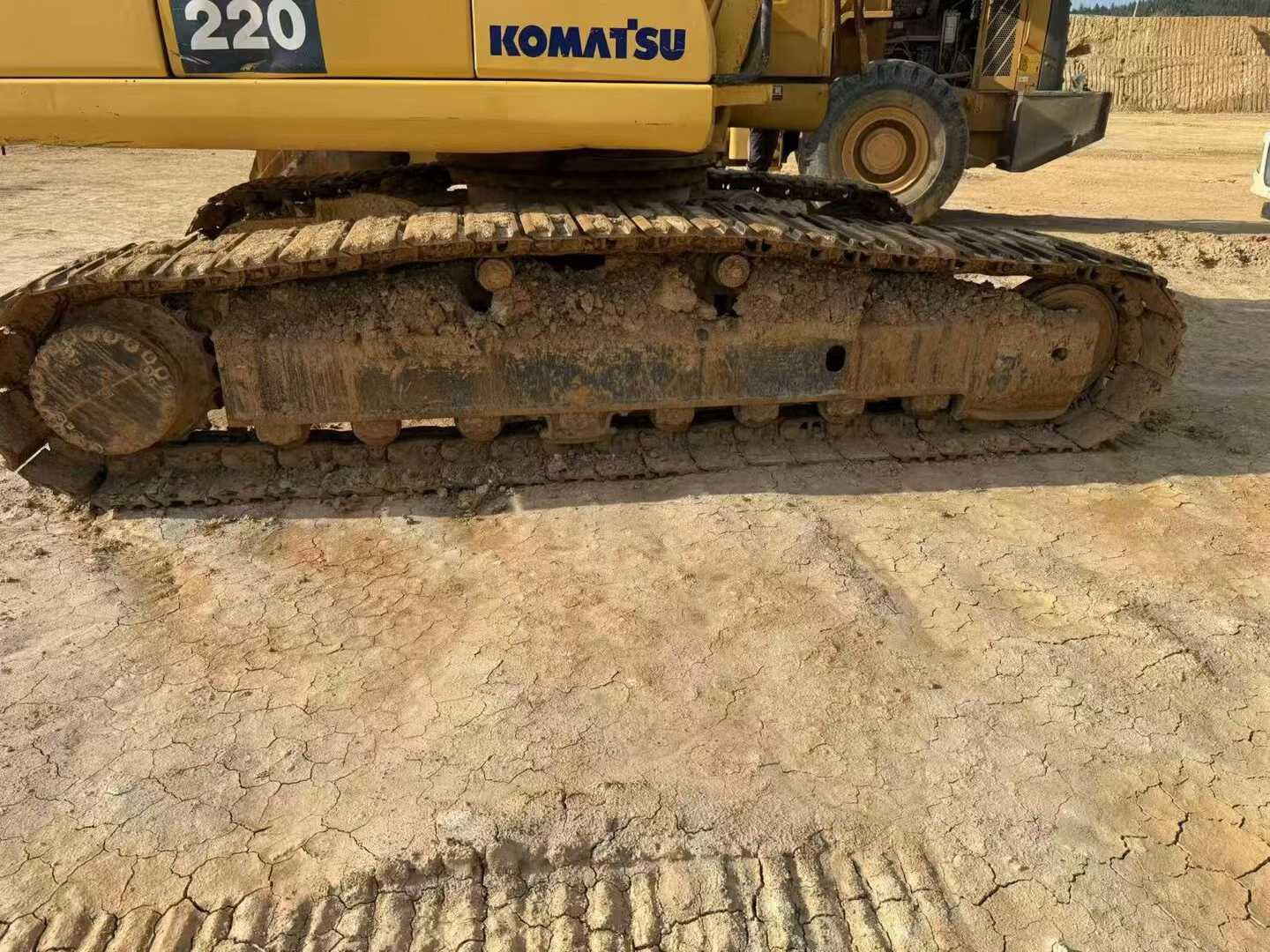Buy Komatsu PC220-8 Used Excavator / 8