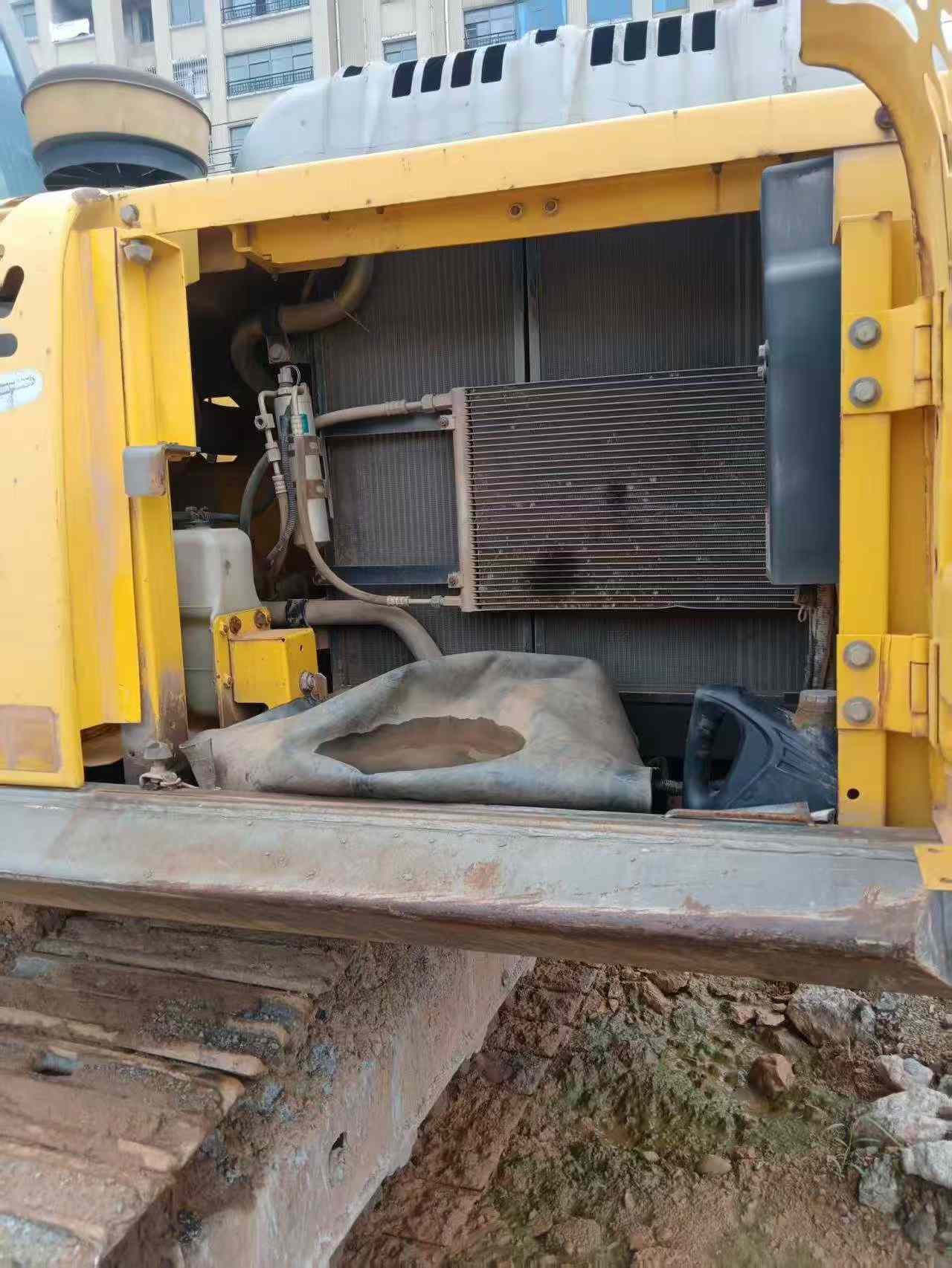 Buy Kobelco SK200 Used Excavator / 2